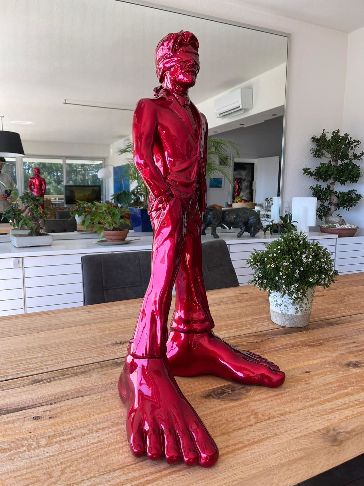 Businessman 85 Resin Red