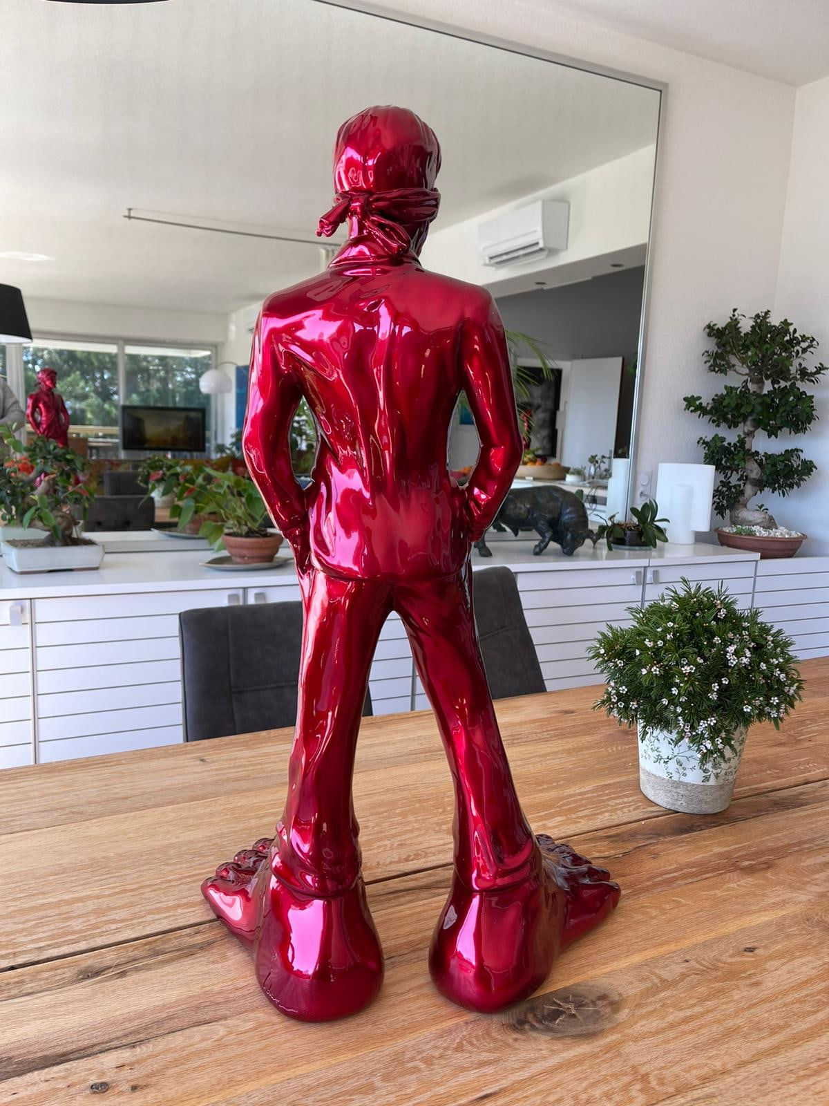 Businessman 85 Resin Red