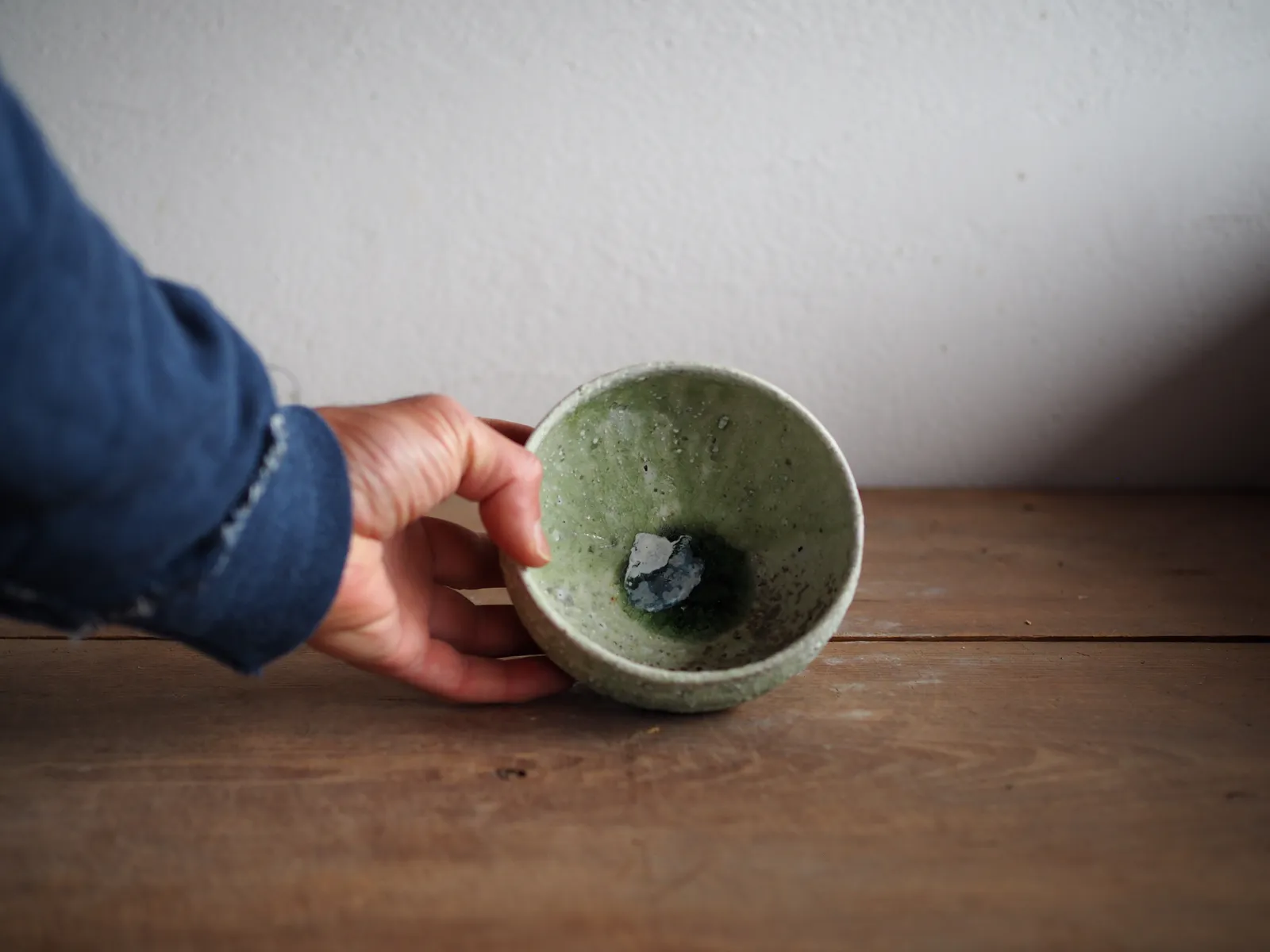 Yui Tsujimura, Natural Ash Glazed Round Tea Bowl 自然釉丸茶盌, 2025