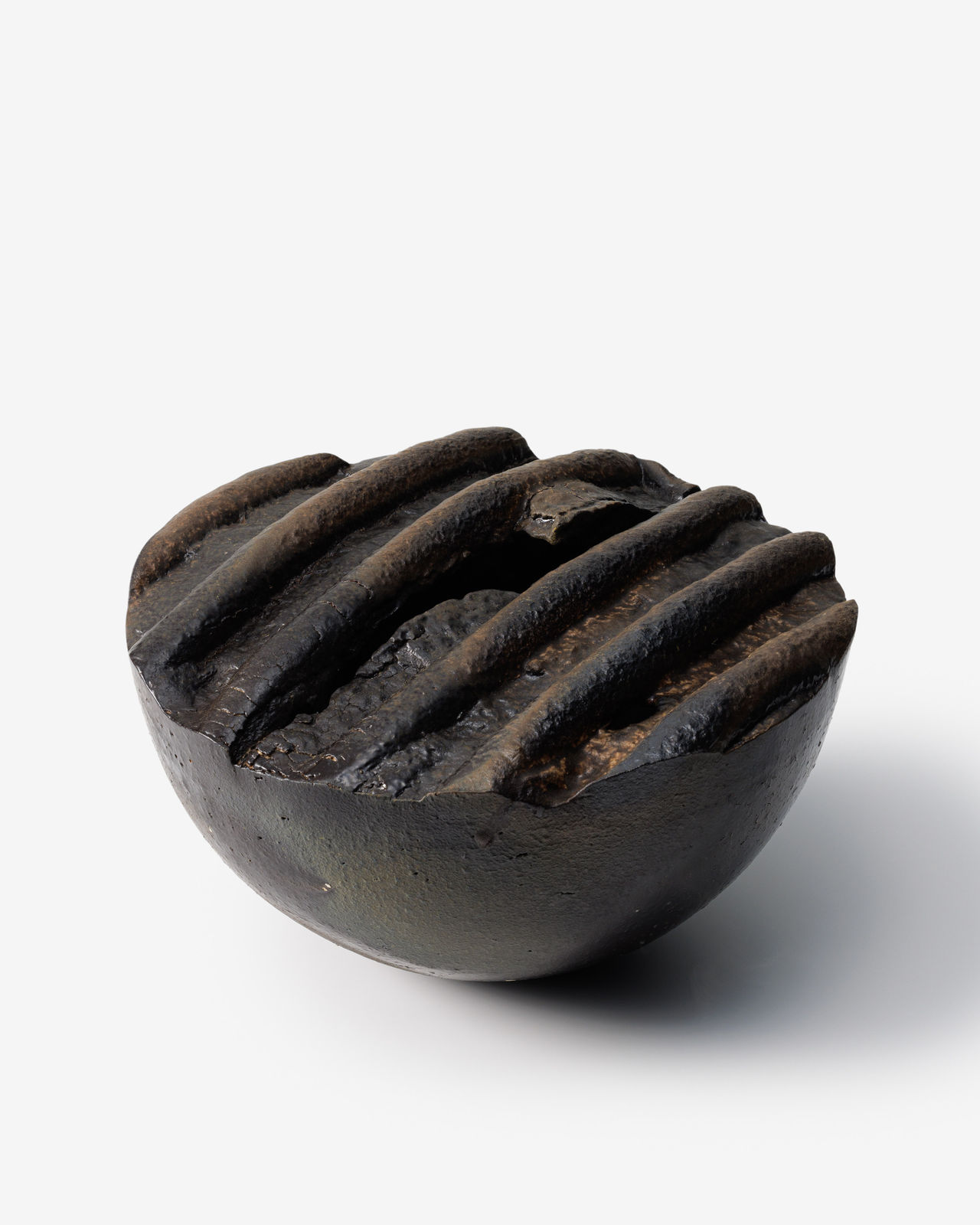 黒打文壺 Black Damon Jar | Koichiro Isezaki's Japanese ceramics | Ippodo Gallery Tokyo - New York