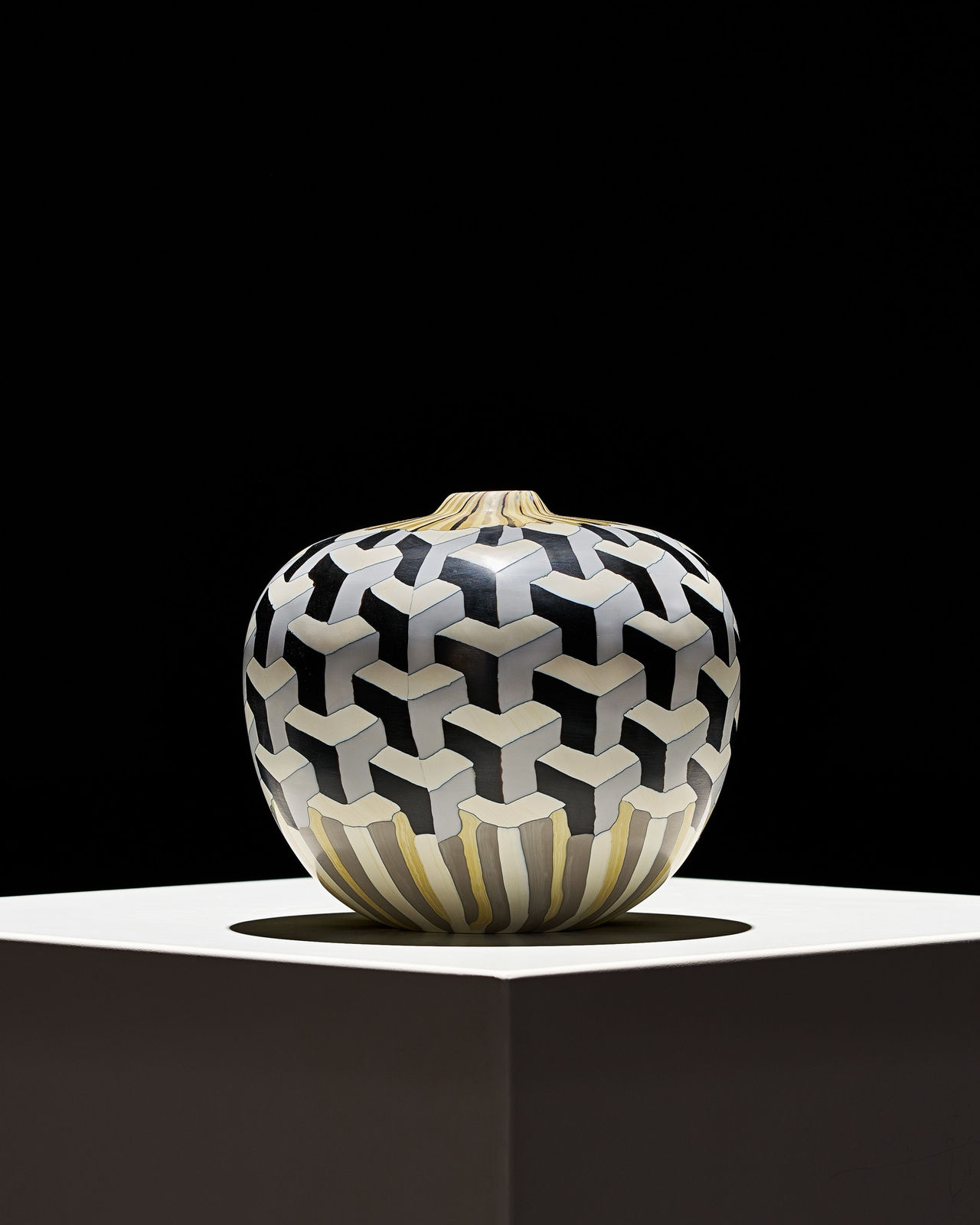 Massimo Micheluzzi, Mosaico Intarsio Vase, 2022