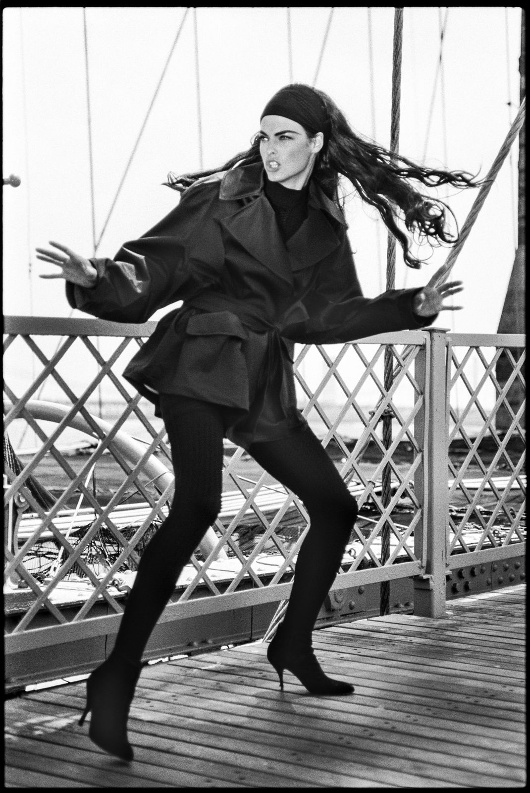 Max Vadukul, Ca Cartoon, Linda Evangelista, "Brooklyn Bridge", for Vogue Paris, New York City, 1989