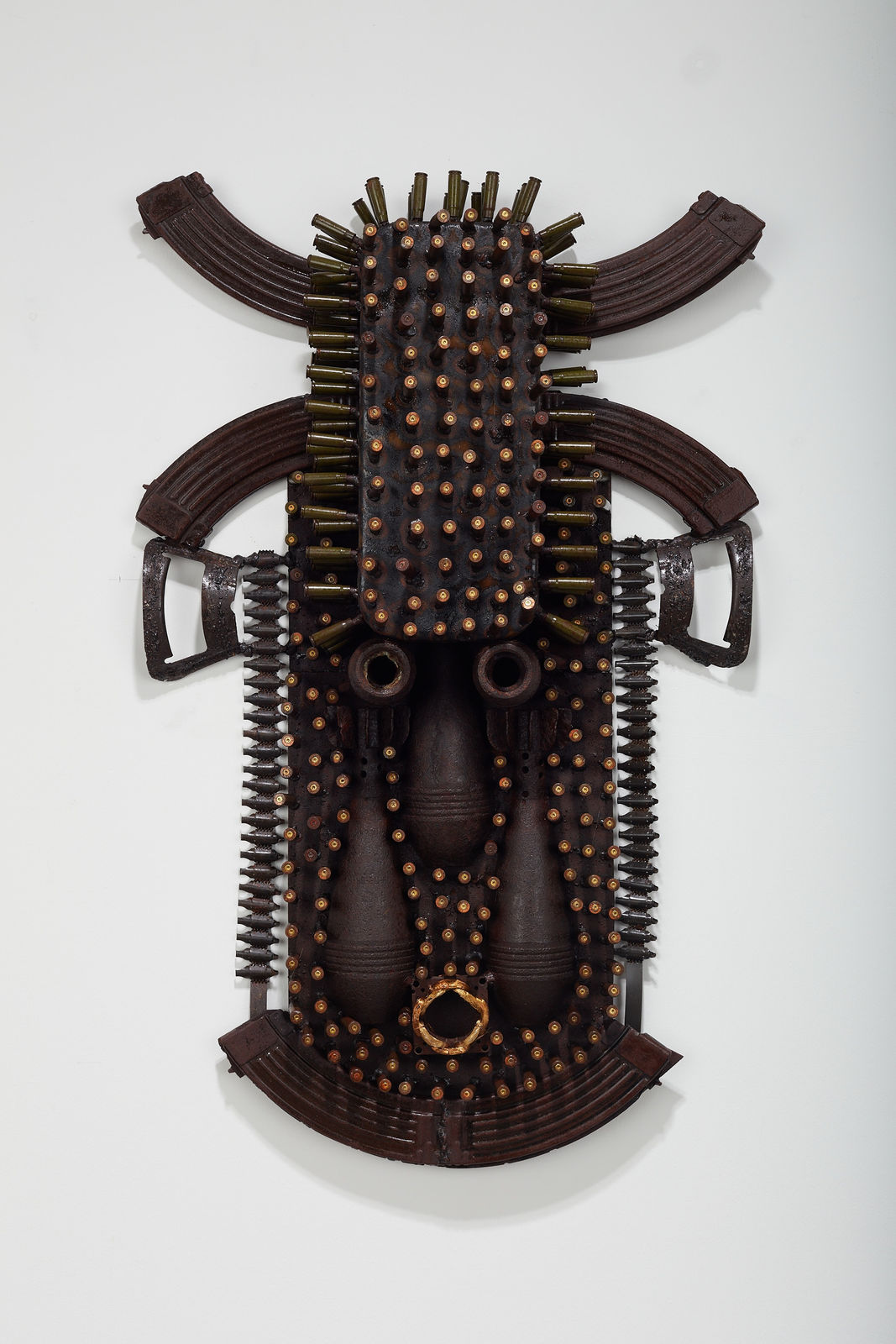 Goncalo Mabunda, The outside of the Arivaldos, 2021