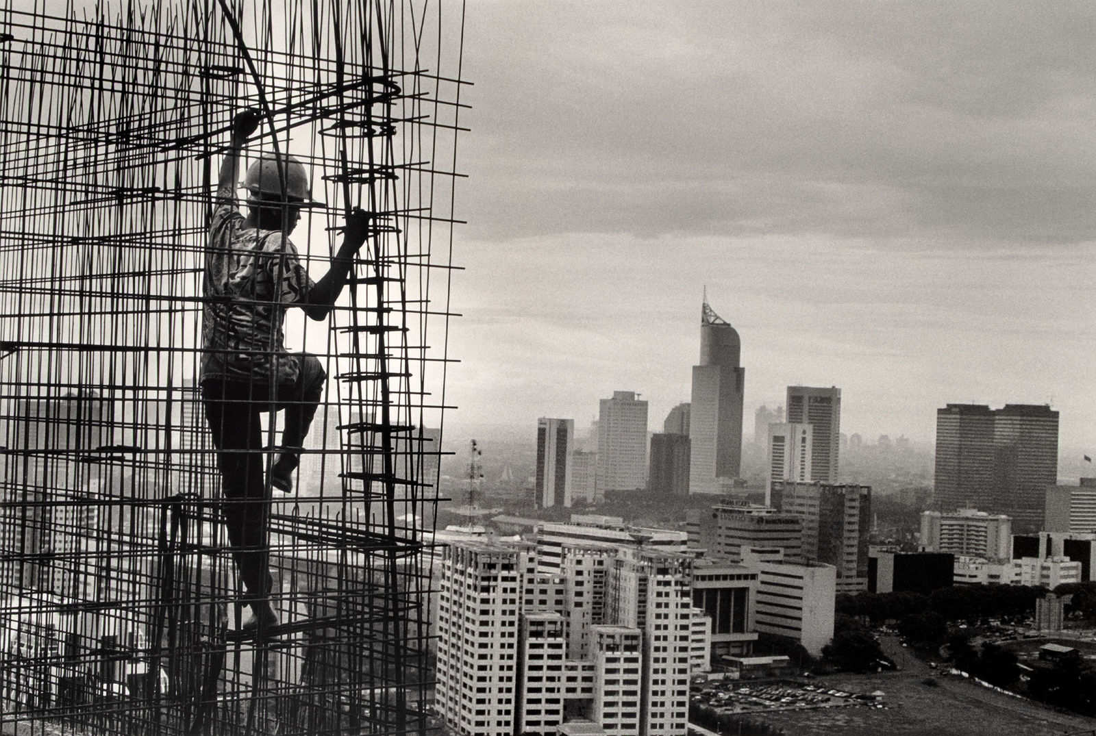 Sebastião Salgado, The construction of the Rasuna complex in the commercial and financial district of Kuningan, Jakarta, Indonesia, 1996