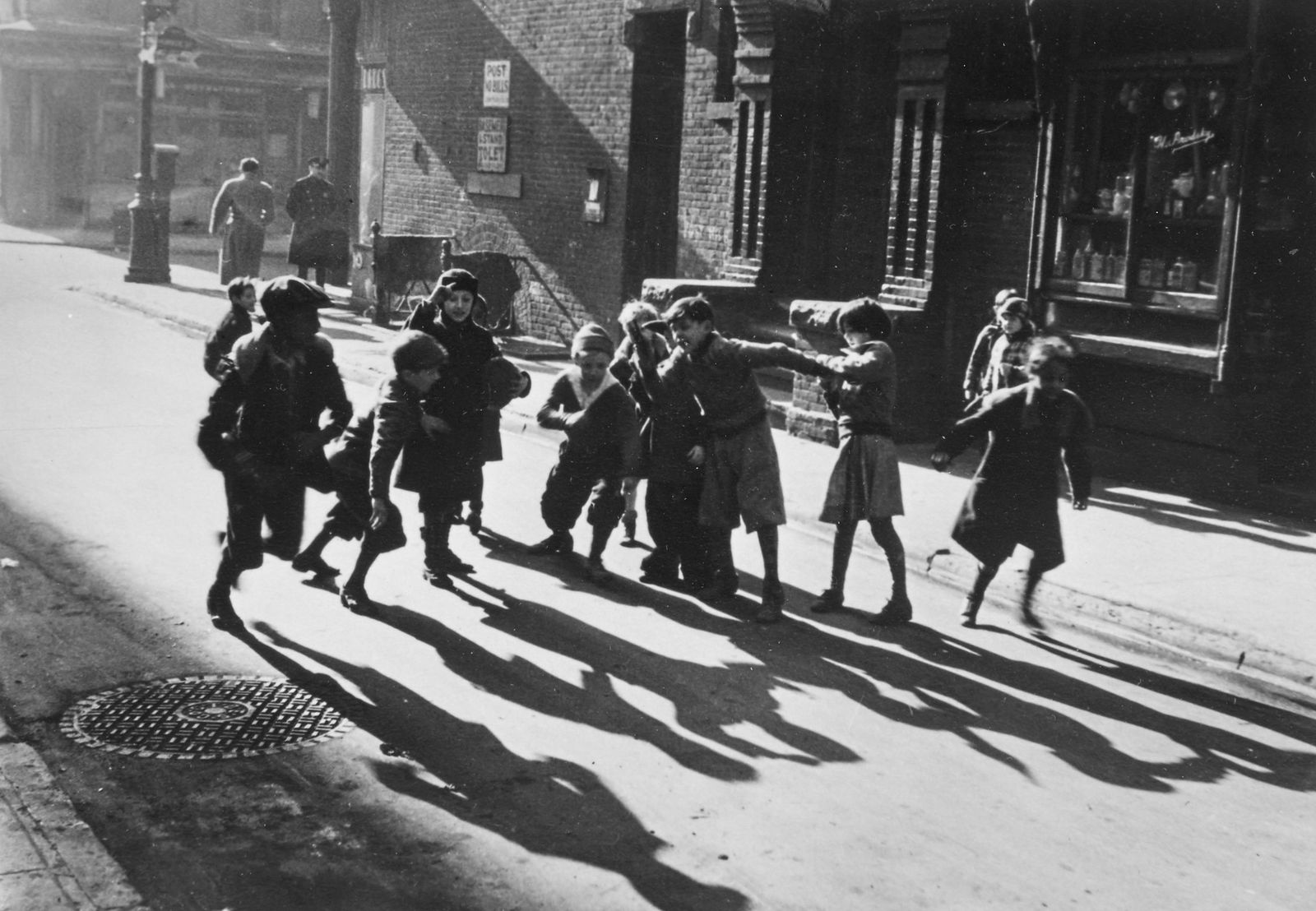 Morris Engel, The Race, East Side, NYC , 1937