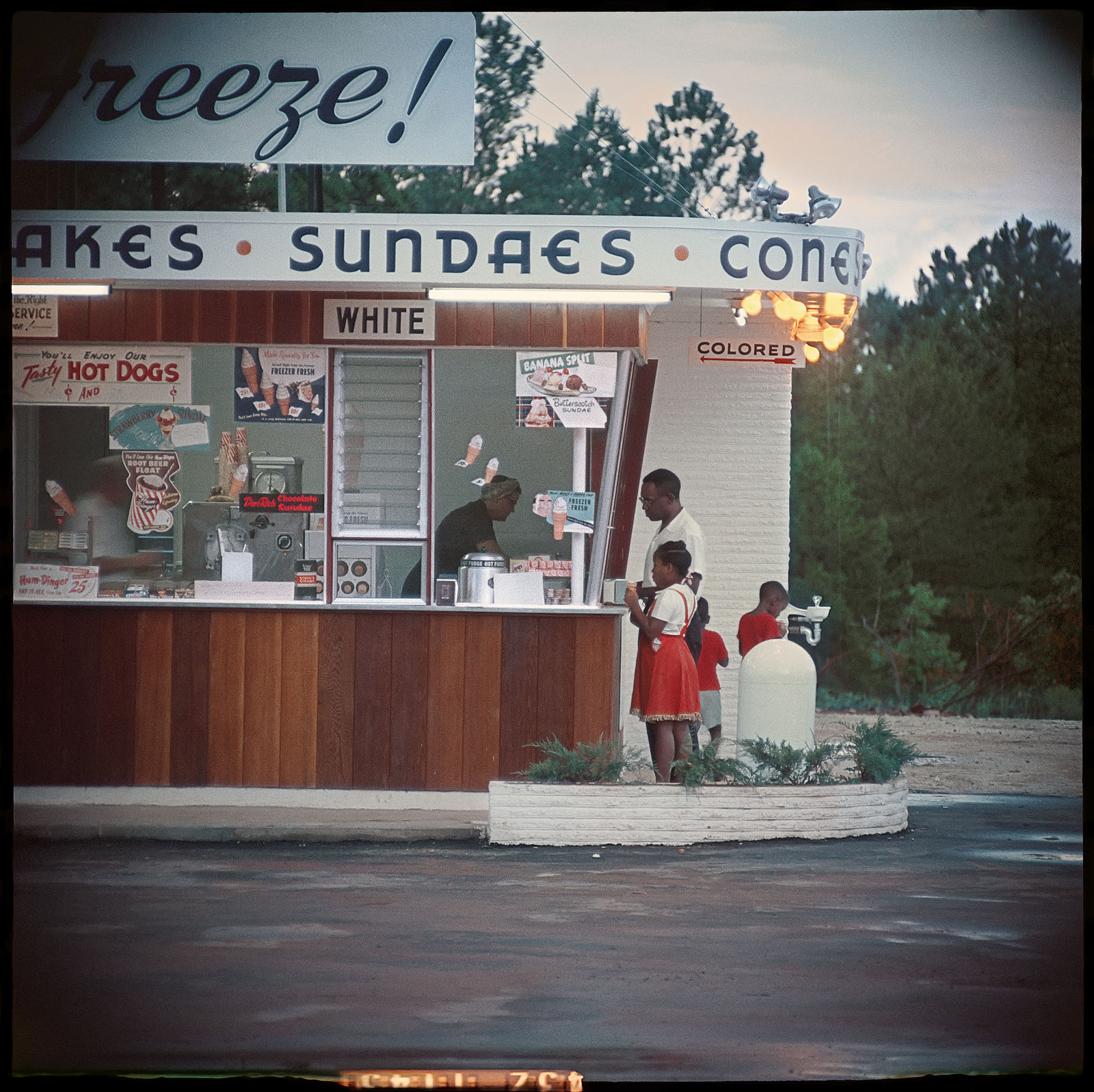 Gordon Parks, Untitled, Shady Grove, Alabama (37.000), 1956