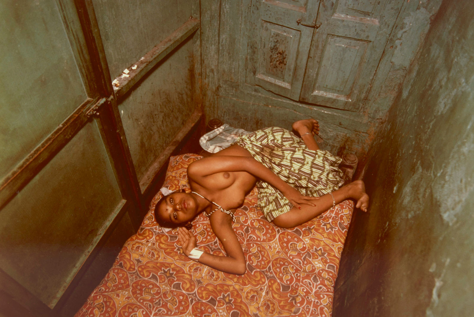 Mary Ellen Mark, Untitled, Falkland Road Series (300D-001-001), 1980