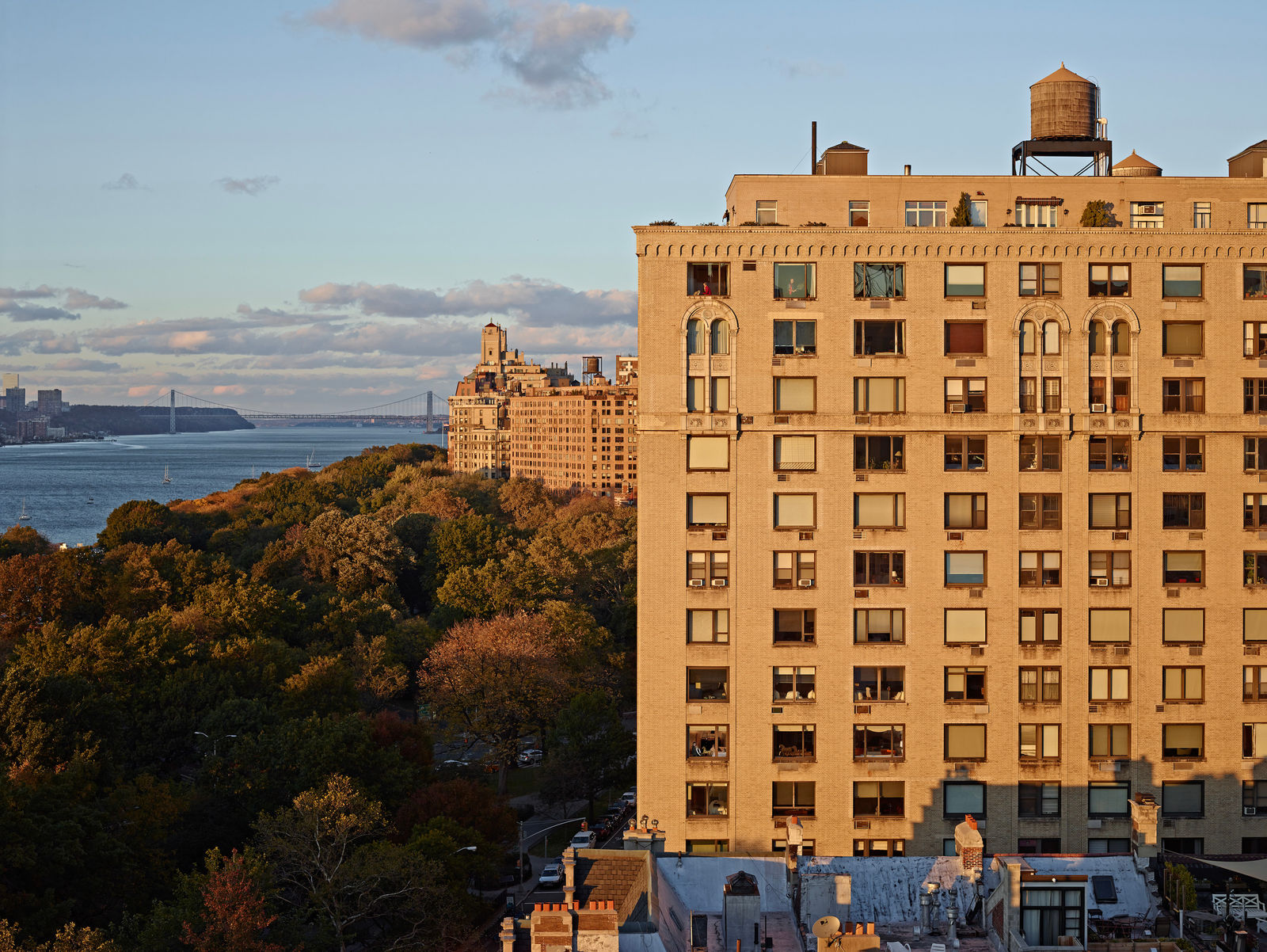 Gail Albert Halaban, Autumn Leaves, Riverside Drive, New York, 2016