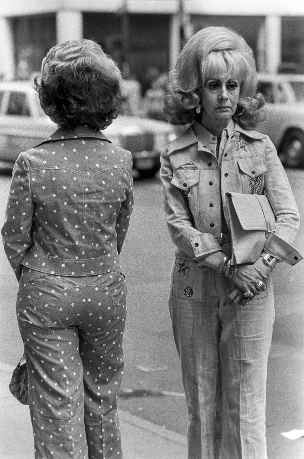 Louis Stettner, Women from Texas on Fifth Avenue, 1976