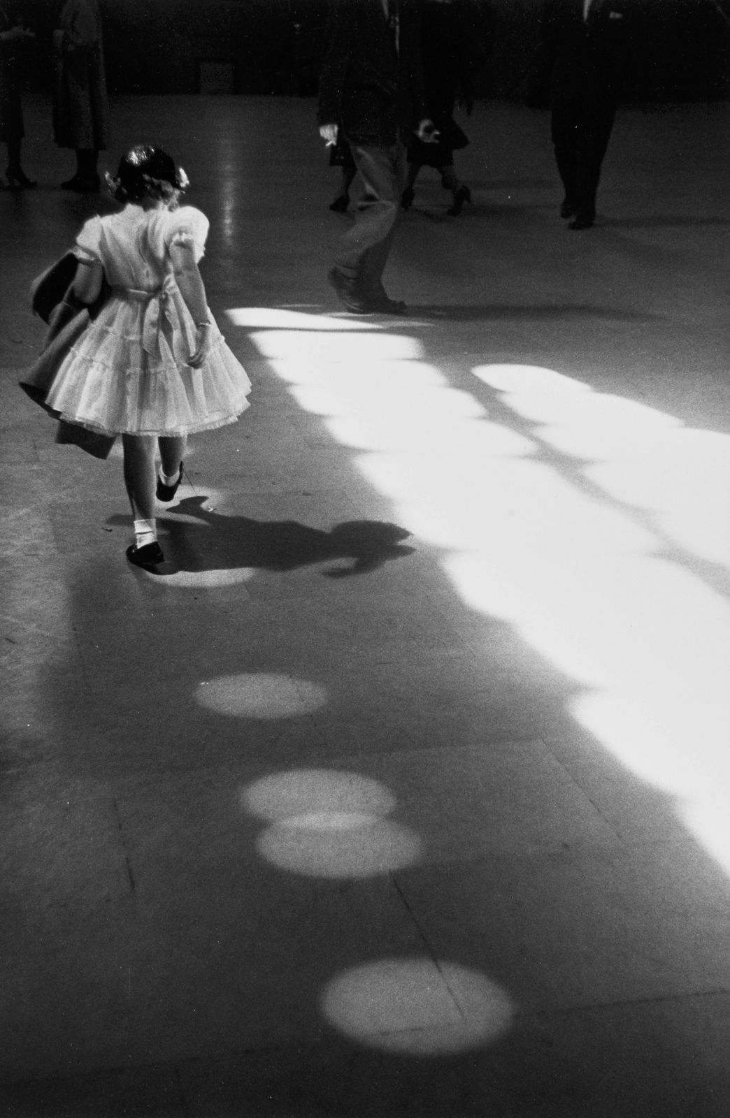 Louis Stettner, Girl Playing in Circles, Penn Station, New York, 1958