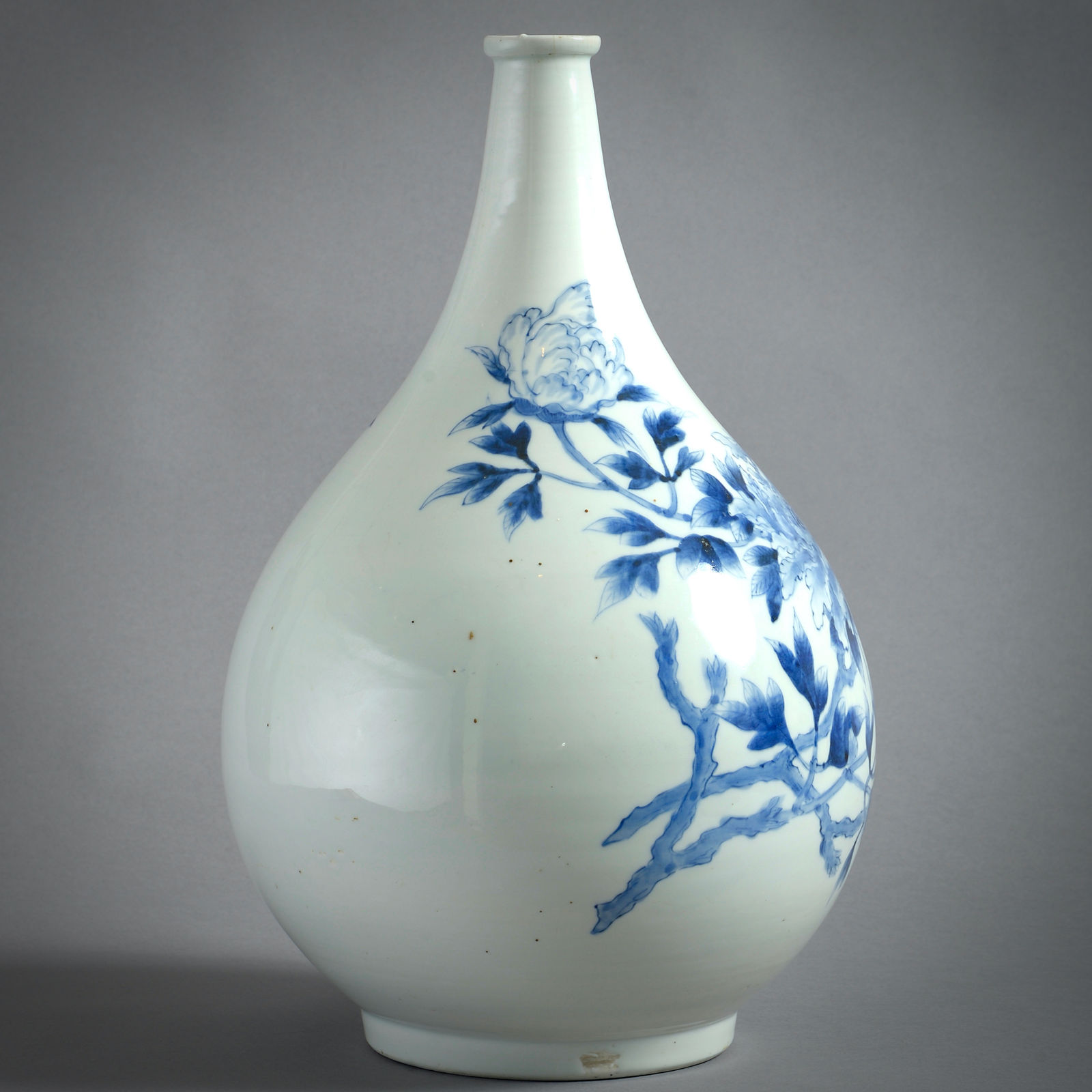 BLUE-AND-WHITE JAPANESE BOTTLE VASE, MEIJI PERIOD