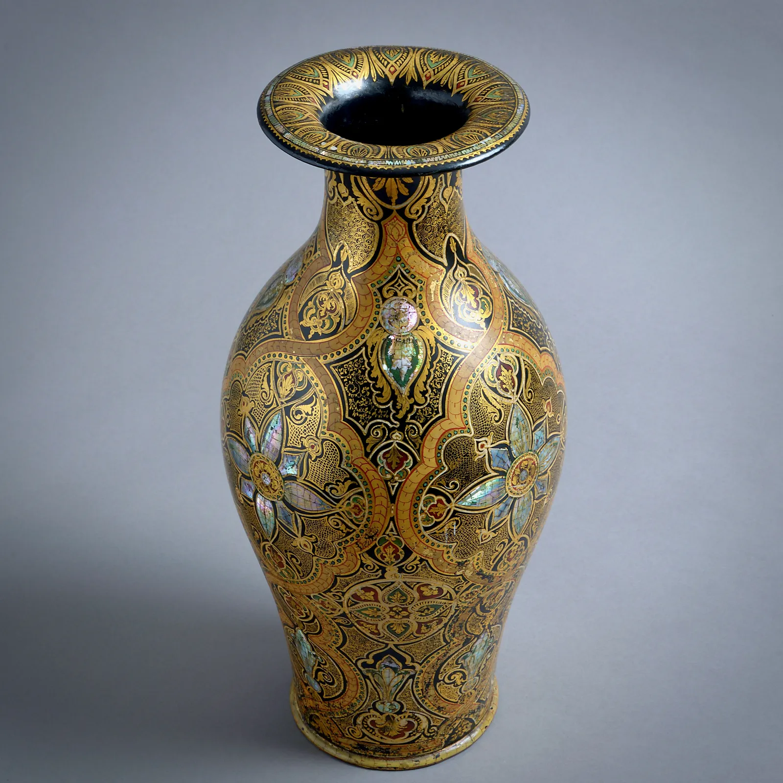 VICTORIAN MOTHER-OF-PEARL INLAID PÂPIER-MACHÉ VASE