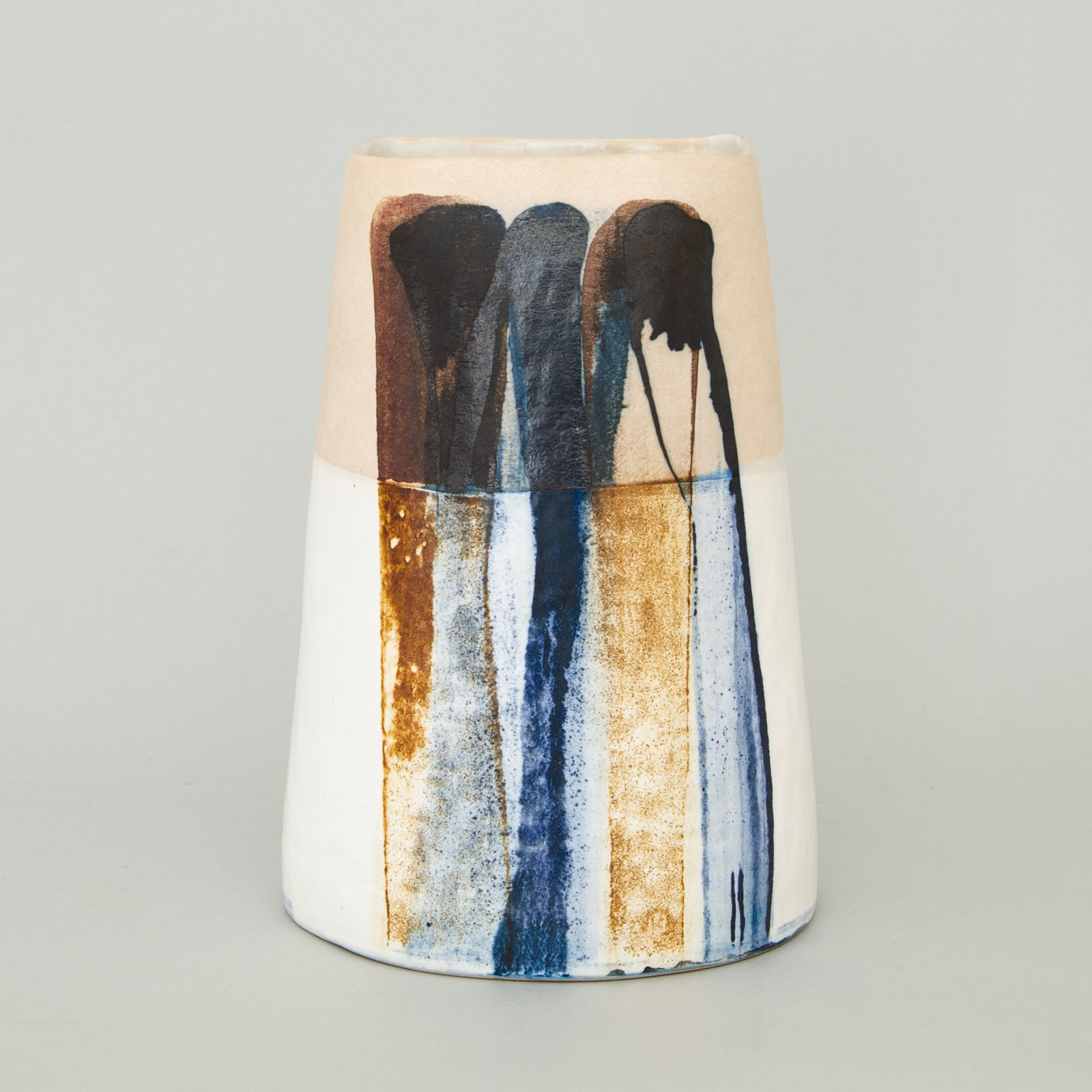 Leslie McKinley Howell, Blue abstract vessel, 2018