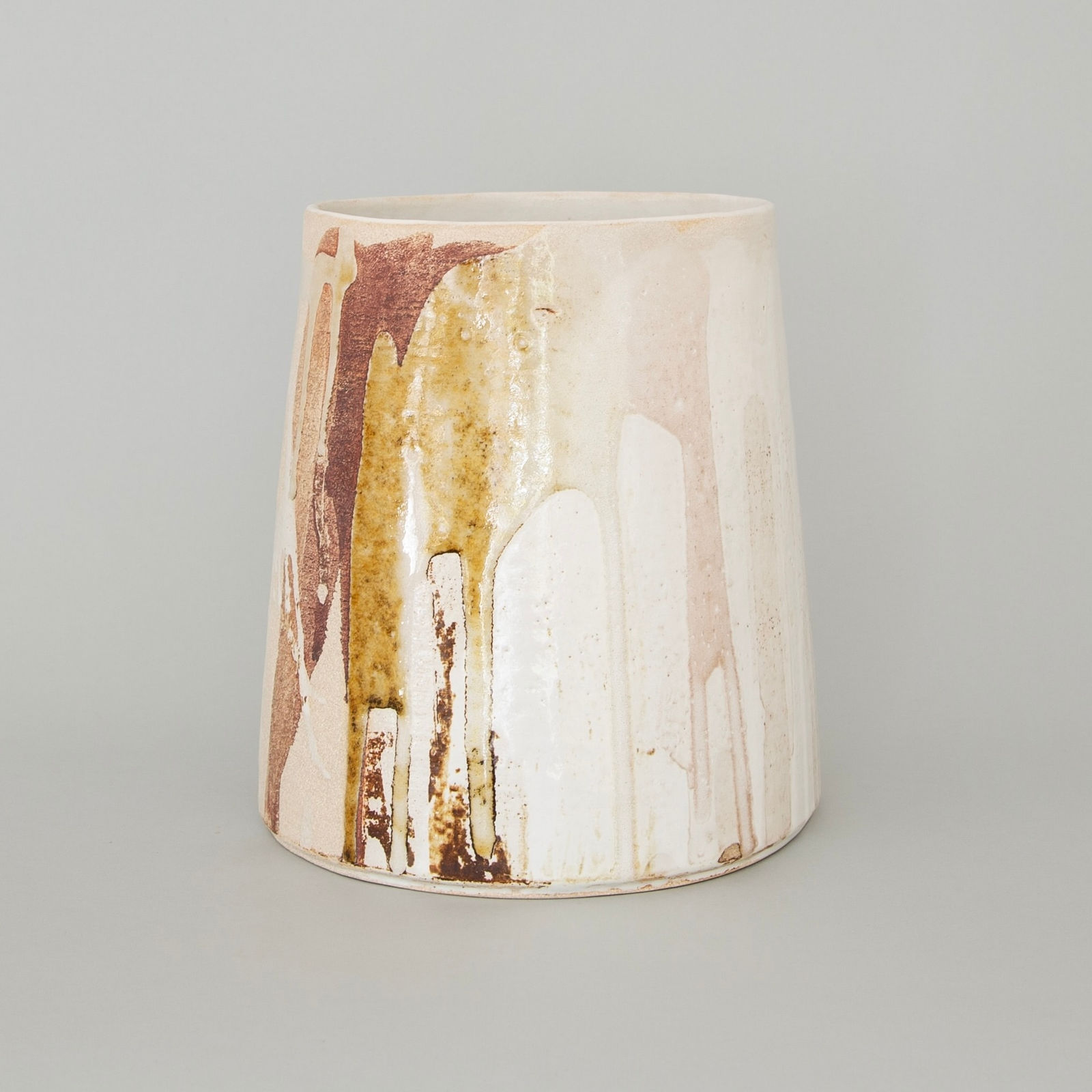Leslie McKinley Howell, Pale abstract vessel, 2022