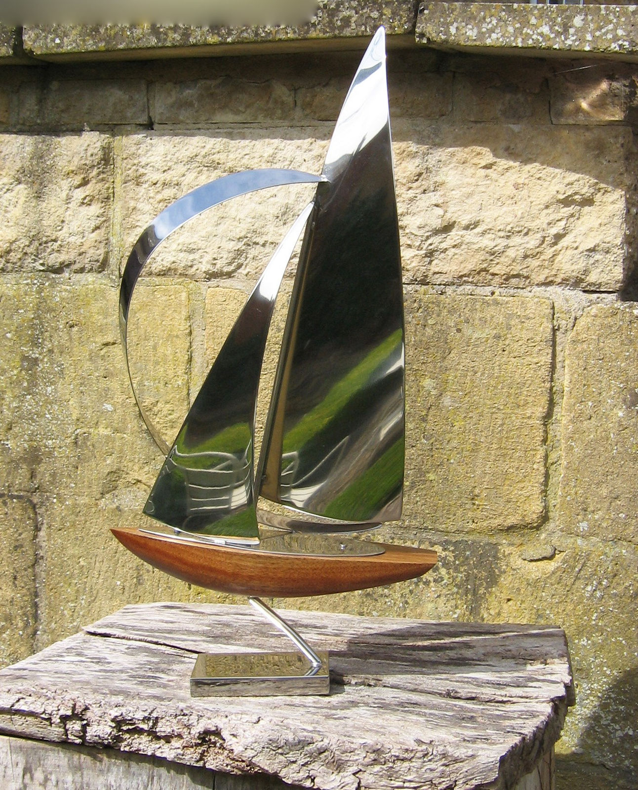 John Mellows, Large yacht with mahogany hull *