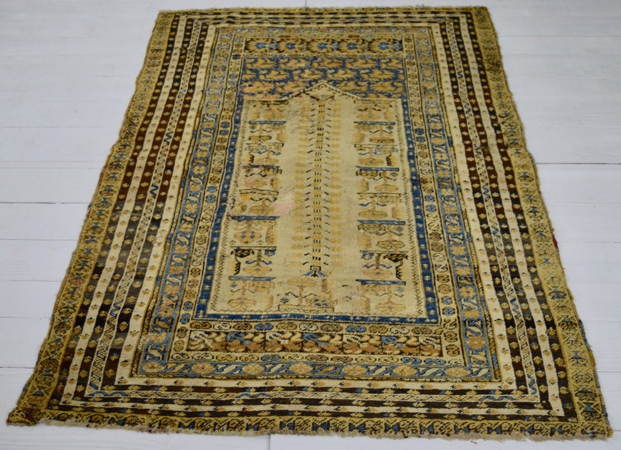 Ghiordes prayer rug, Anatolia