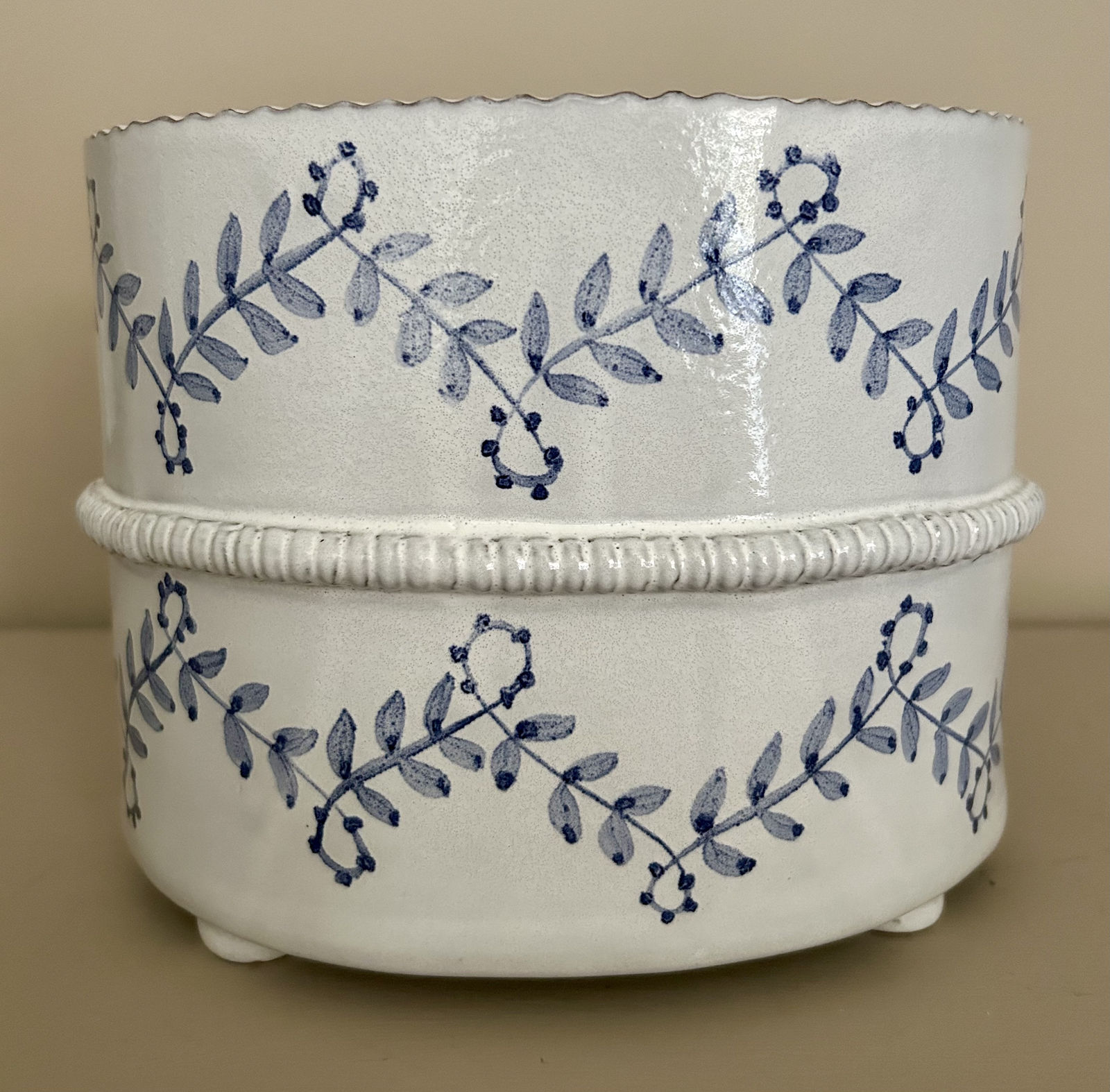 Emily Mitchell, Arabesque II - Delft Jardinière