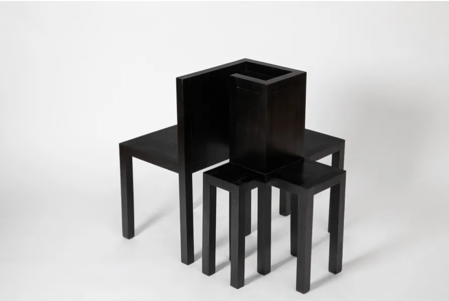 Paolo Pallucco, 100 sedie in una notte, Sedia 81 - Sedia del circondario per un appuntamento a spalla di spie, 1990