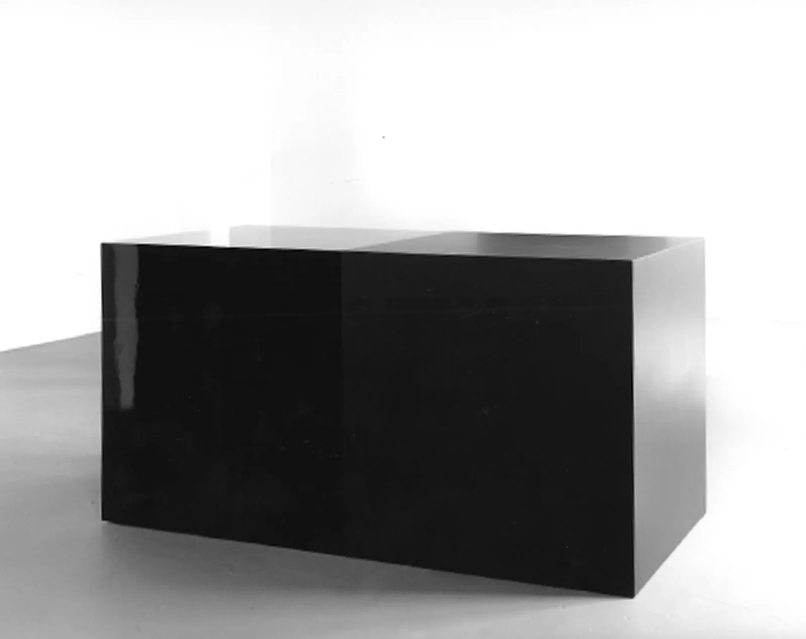 Sol LeWitt, Black Cubes (2), 2000