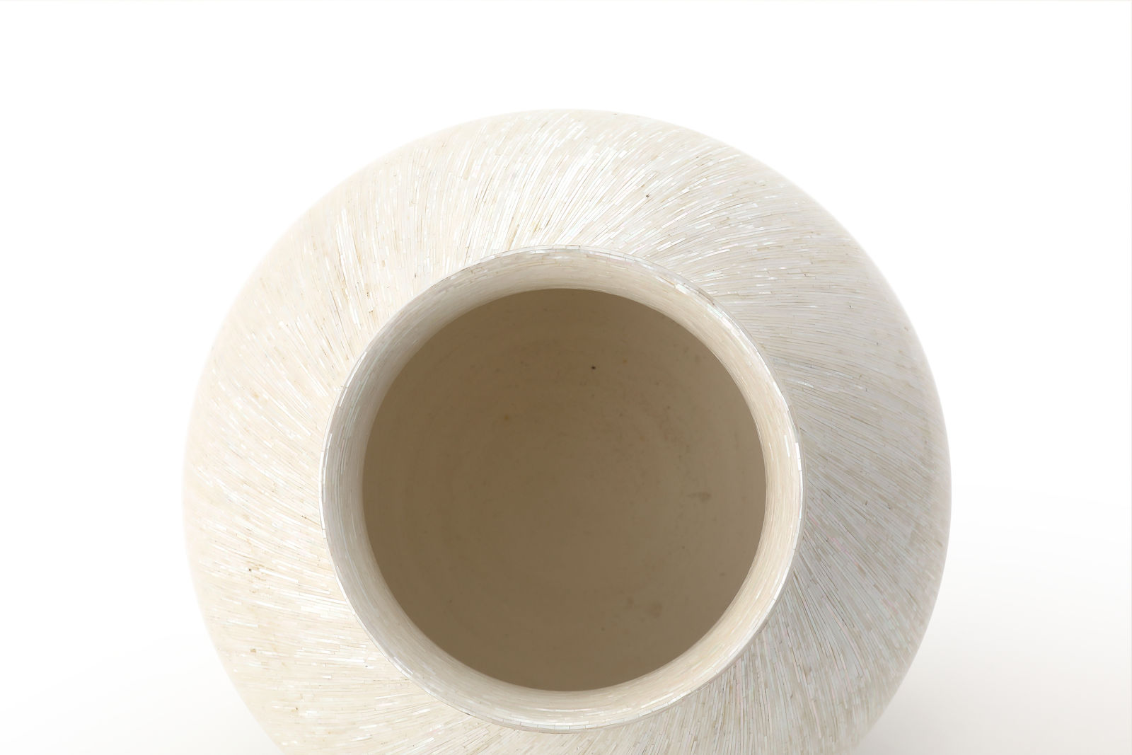 Lee Chang-soo, White Mother-of-pearl Jar, 2025