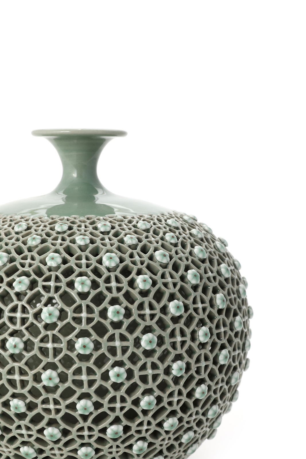 Lee Chang-soo, Double-openwork Celadon Jar, 2018
