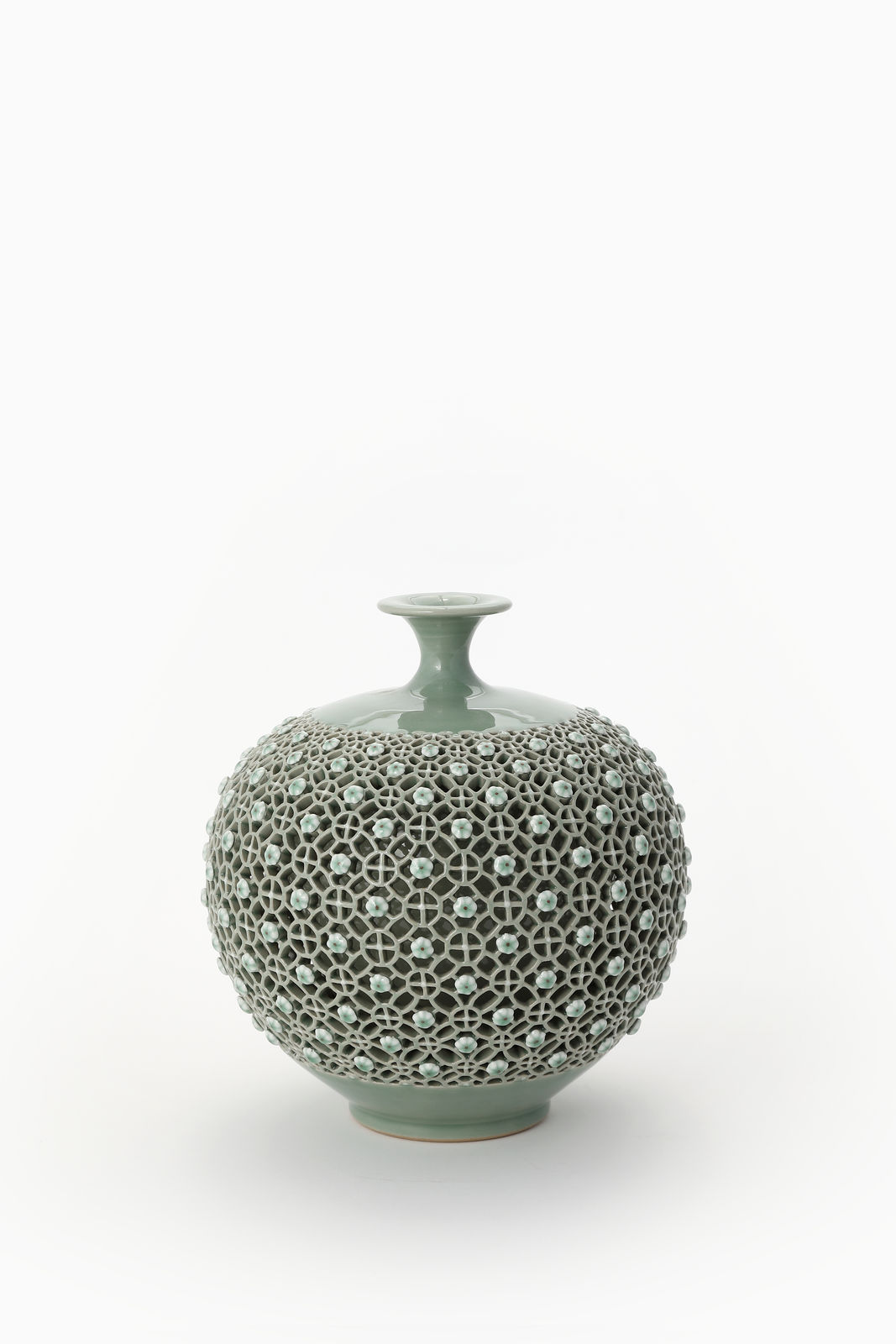 Lee Chang-soo, Double-openwork Celadon Jar, 2018