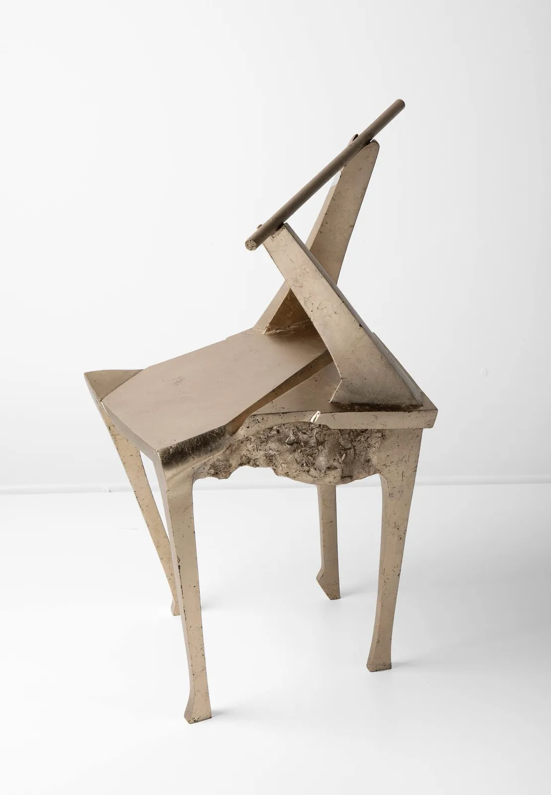 Guo Cheng Dong 郭成東, Throne《寶座》, 2025