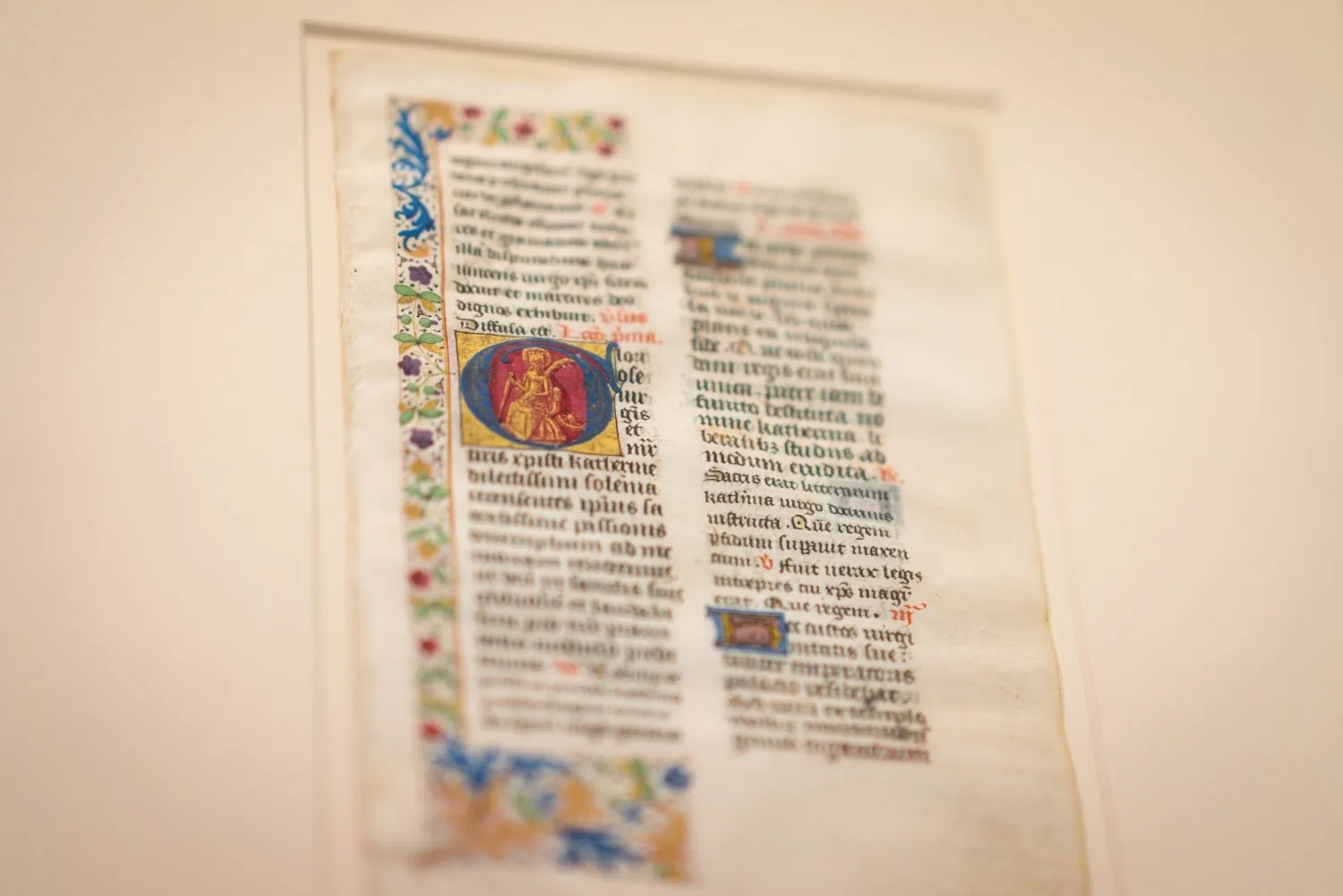 Saint Cahterine of Alexandria, illuminated initial in gold, from a Breviary made in Tours, France