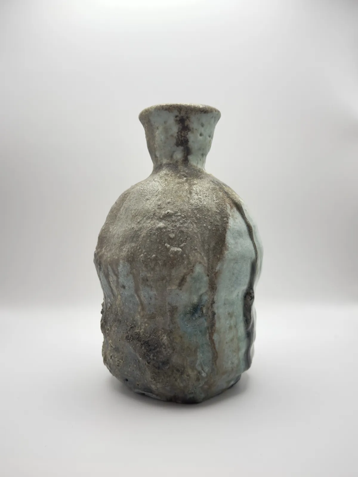 Kuroemon Kumano, Sake pourer, Feldspar and clay glazed stoneware, 7 1/2 x 4 1/4 in