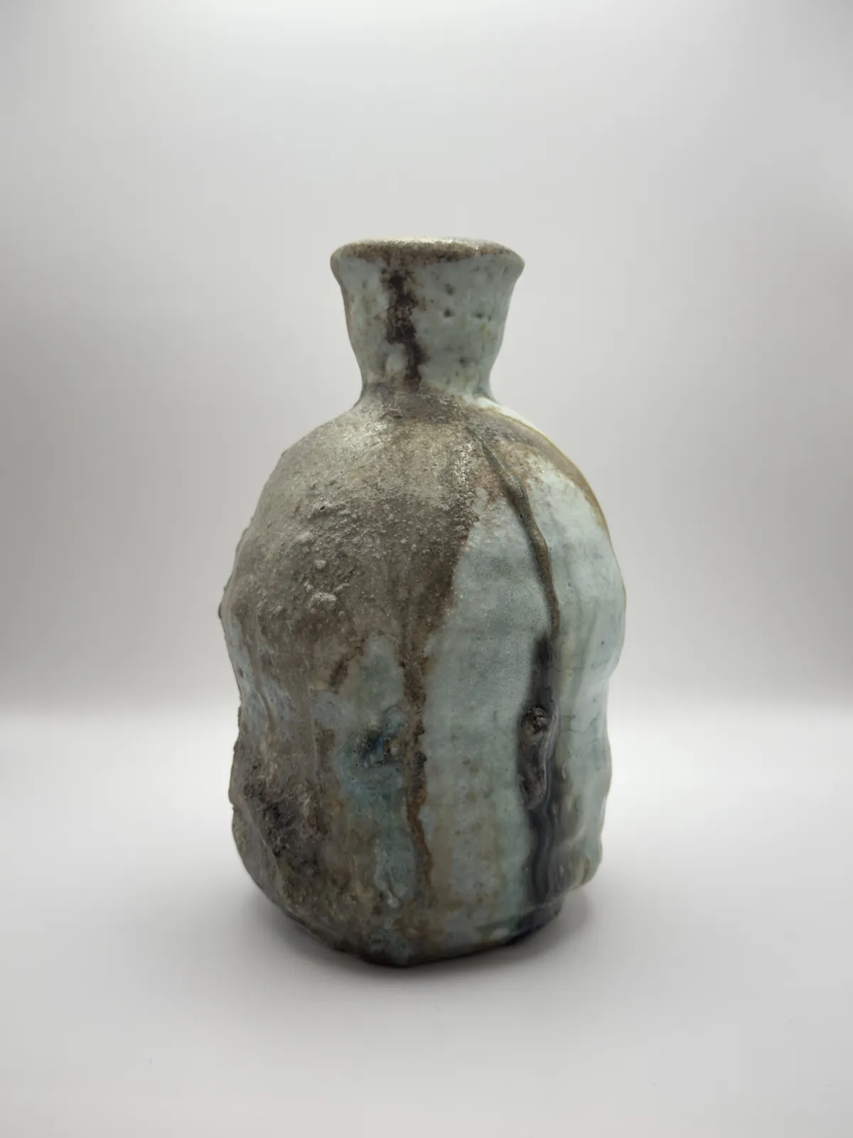 Kuroemon Kumano, Sake pourer, Feldspar and clay glazed stoneware, 7 1/2 x 4 1/4 in