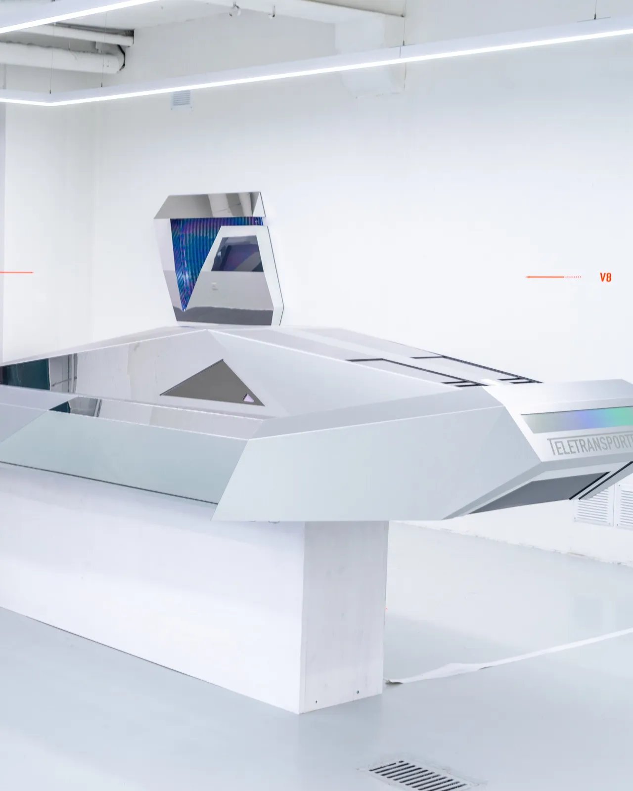 J. Demsky, TELETRANSPORTEER, 2023