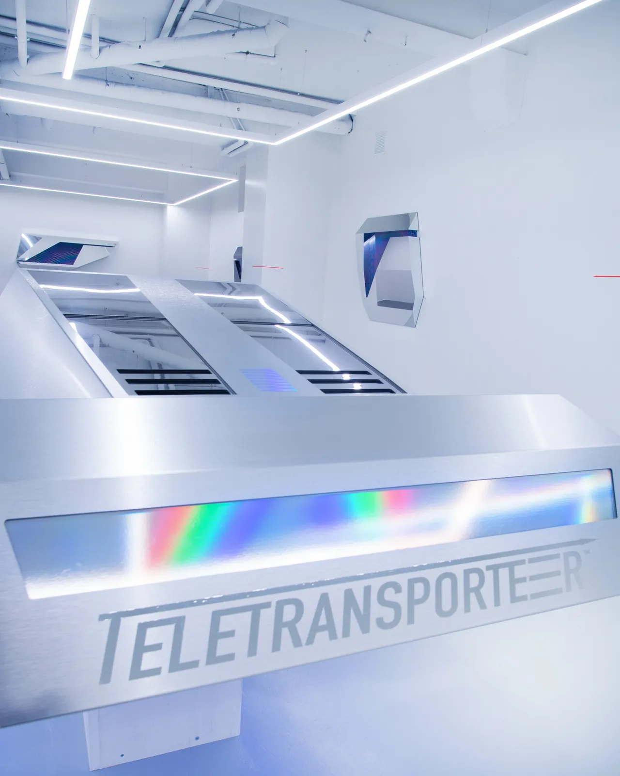 J. Demsky, TELETRANSPORTEER, 2023