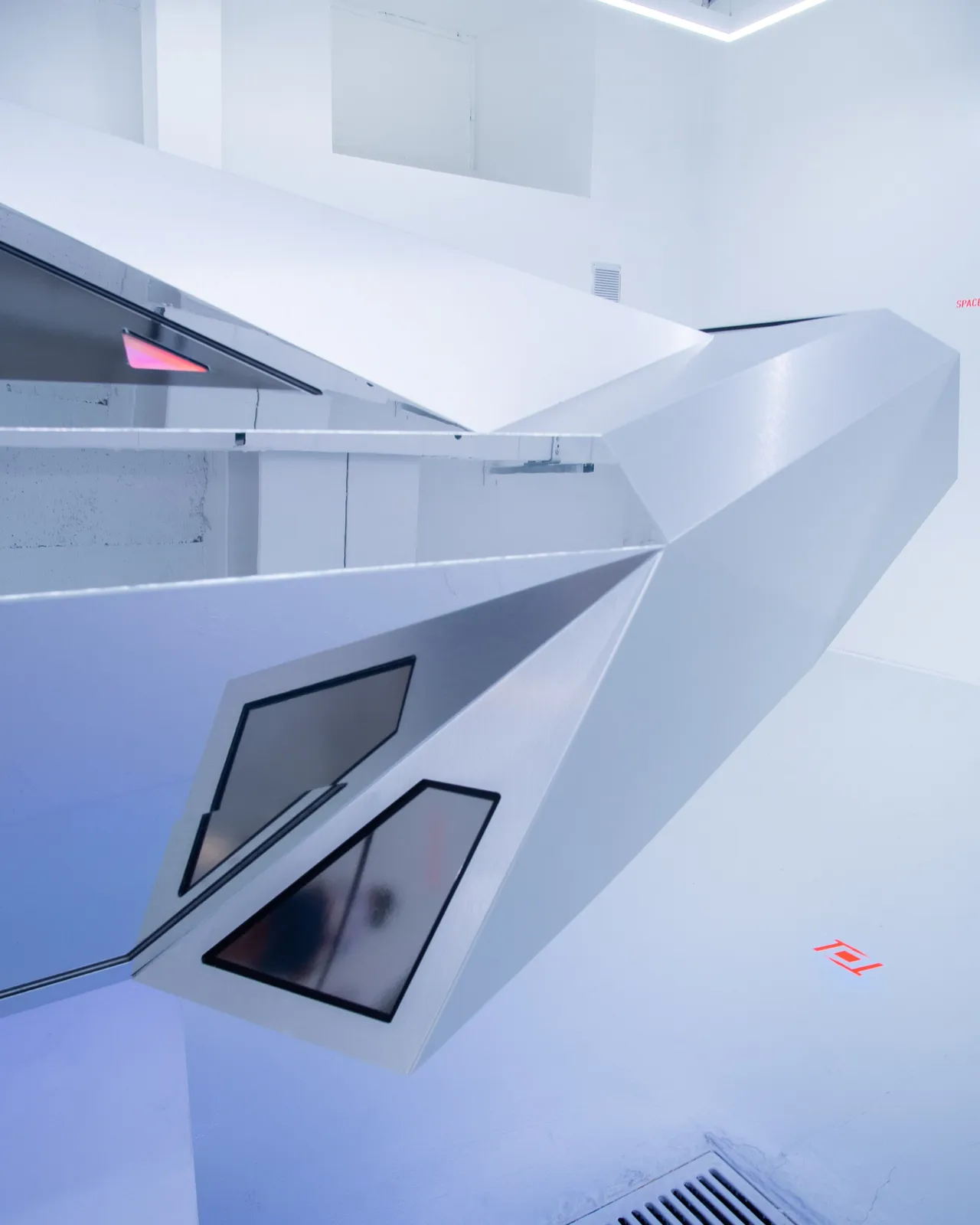 J. Demsky, TELETRANSPORTEER, 2023