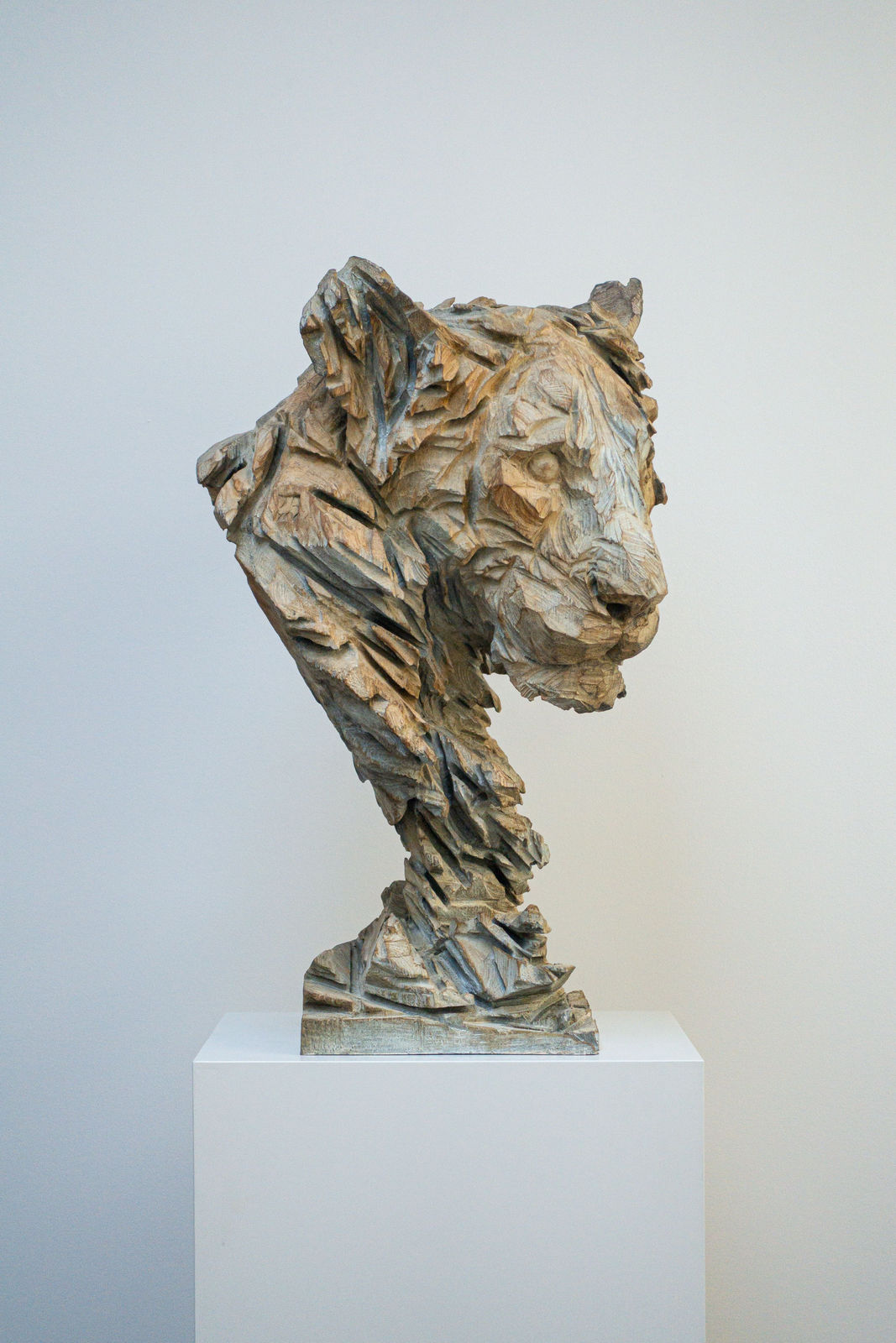 Jürgen Lingl, Breeze, young lion to his right