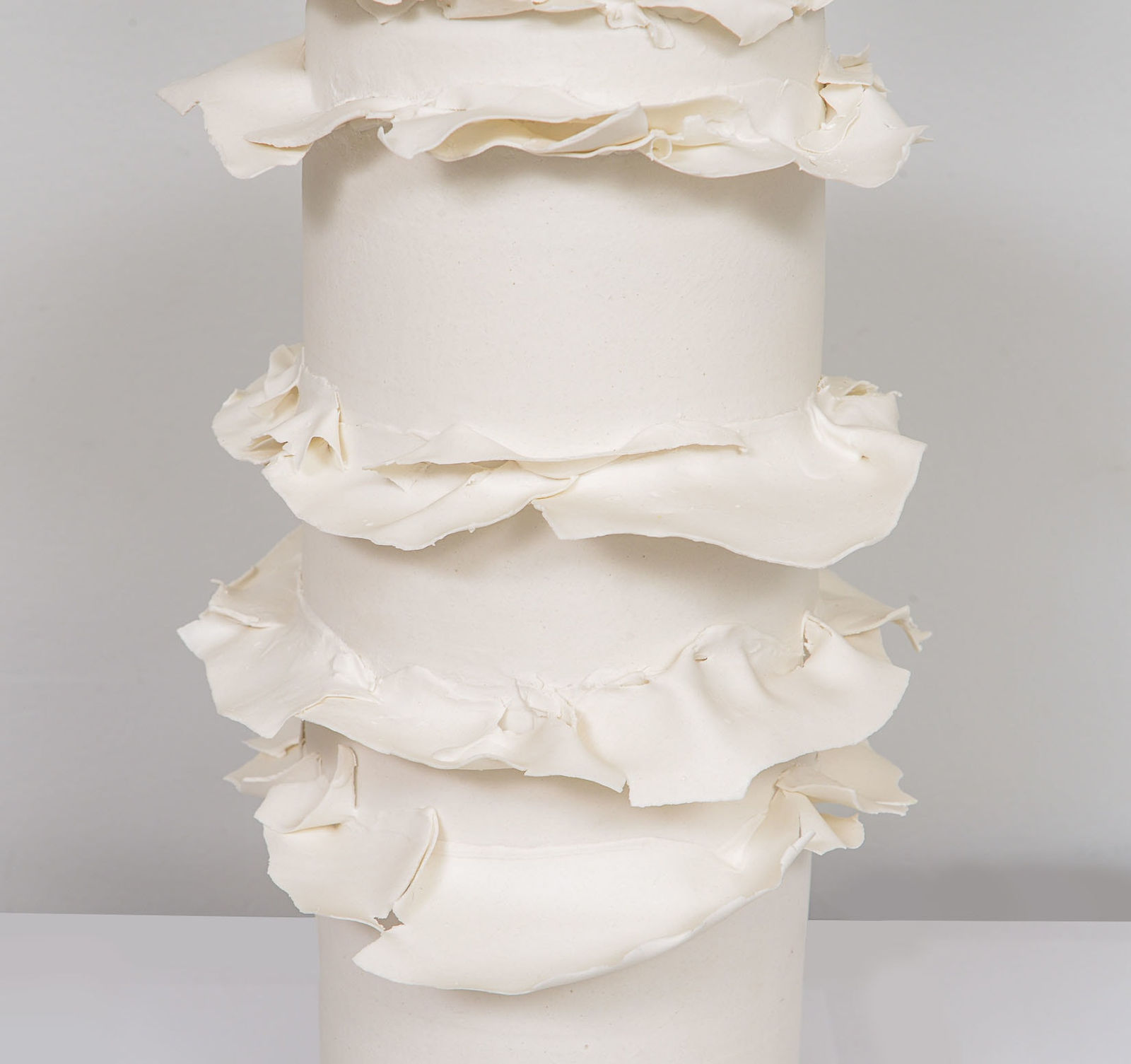 Dora Stanczel, Pair of French Bespoke Ceramic Ruffle Lamps, 21st century