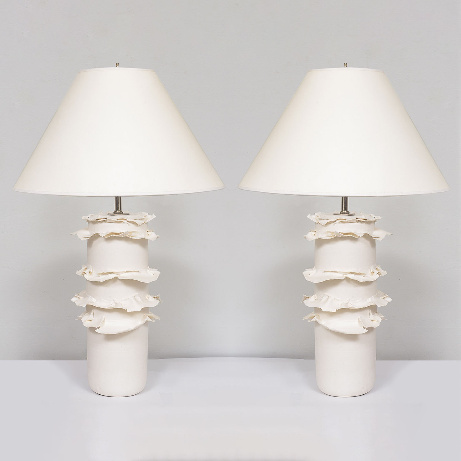 Dora Stanczel, Pair of French Bespoke Ceramic Ruffle Lamps, 21st century