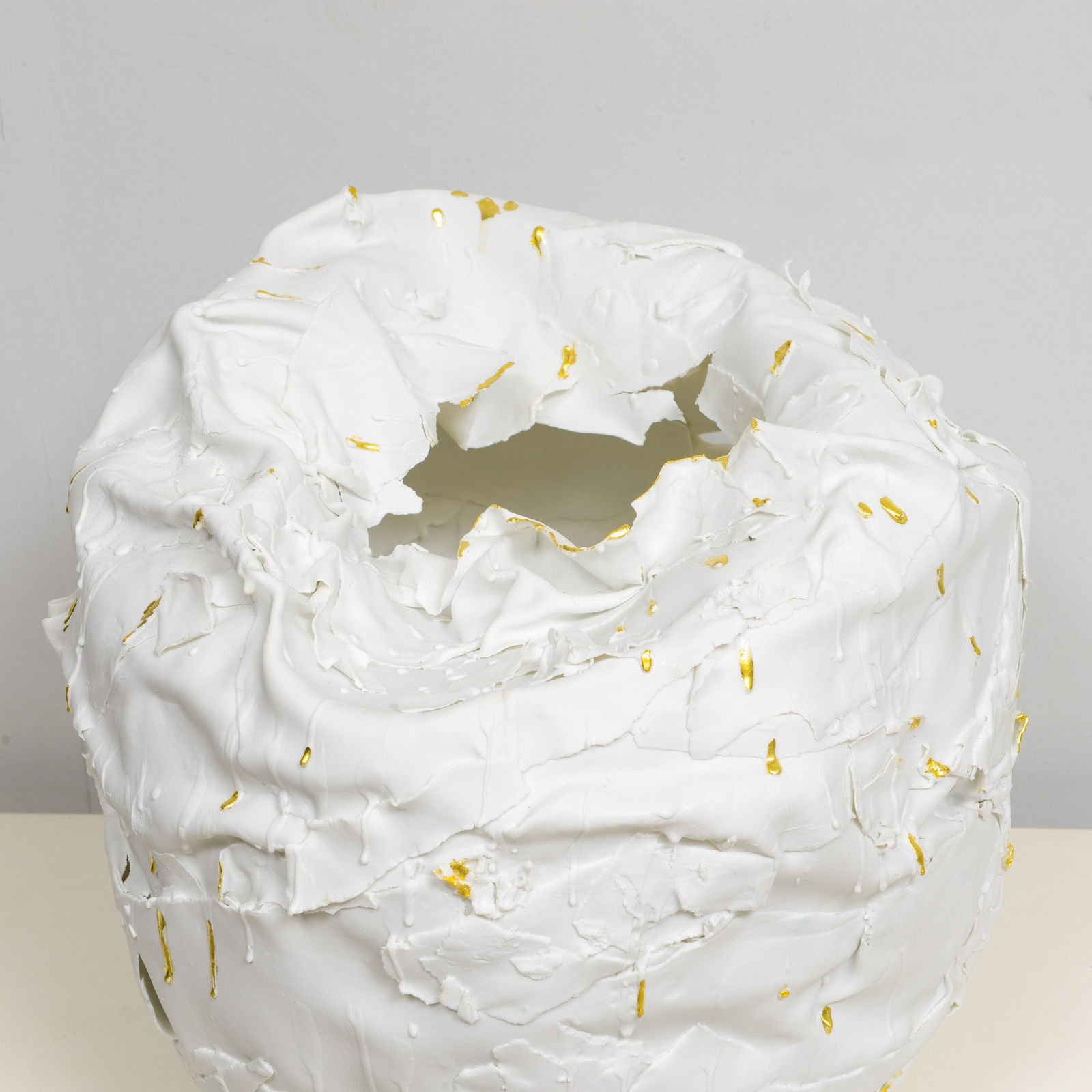 Dora Stanczel, French Bespoke Sculptural Porcelain Vase with Gold, 21st century