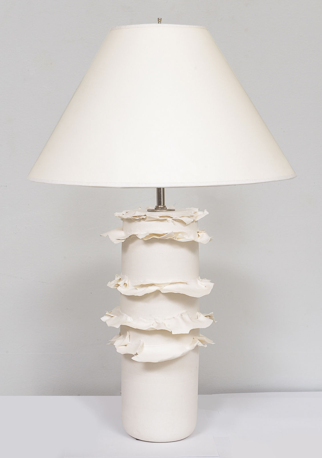 Dora Stanczel, Pair of French Bespoke Ceramic Ruffle Lamps, 21st century