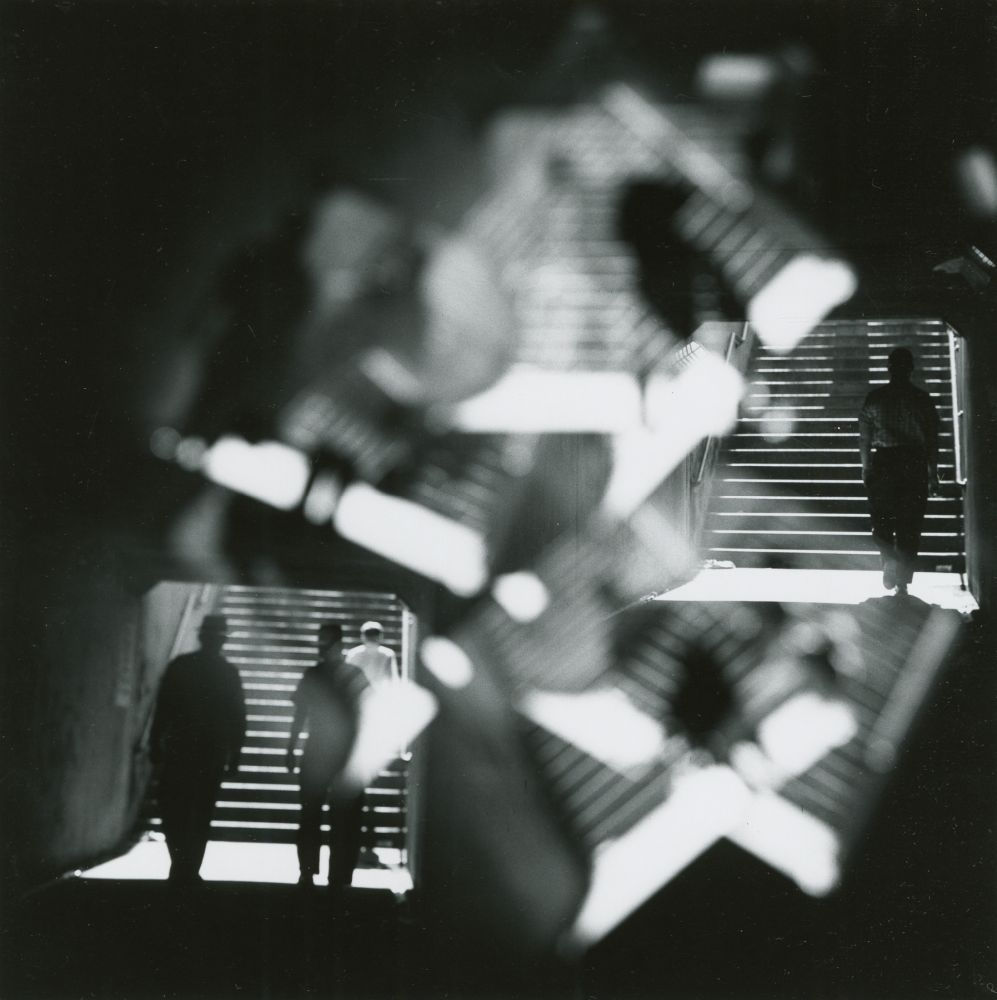 Ray K. Metzker Chicago - Non Loop Tirage gélatino-argentique d'époque, réalisé par l'artiste 18,7 x 18,7 cm 7.09 x 7.09 in Dim. papier: 25,3 x 20,5 cm