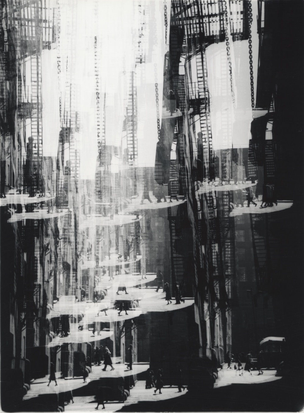 Harry Callahan Alley, Chicago Tirage gélatino-argentique d'époque, réalisé par l'artiste 15,5 x 21 cm Dim. papier: 18 x 21,5 cm