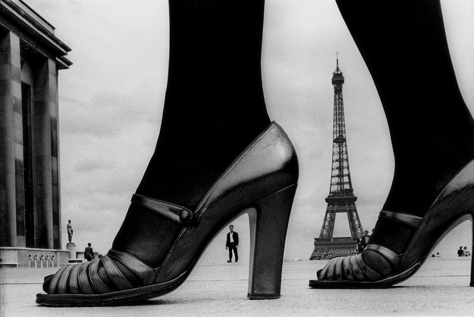 Frank Horvat, Chaussures et Tour Eiffel, pour Stern, Paris, France, 1974