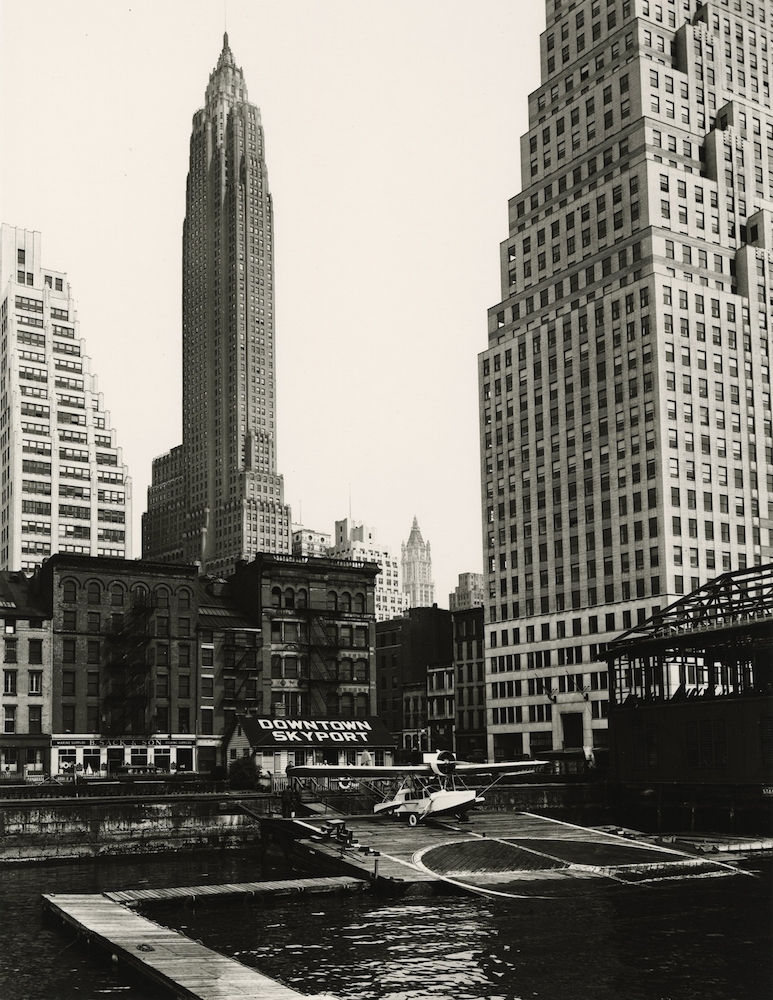 Berenice Abbott Downtown Skyport, New York Tirage gélatino-argentique postérieur 25,7 x 33 cm Dim. papier: 50,8 x 40,8 cm