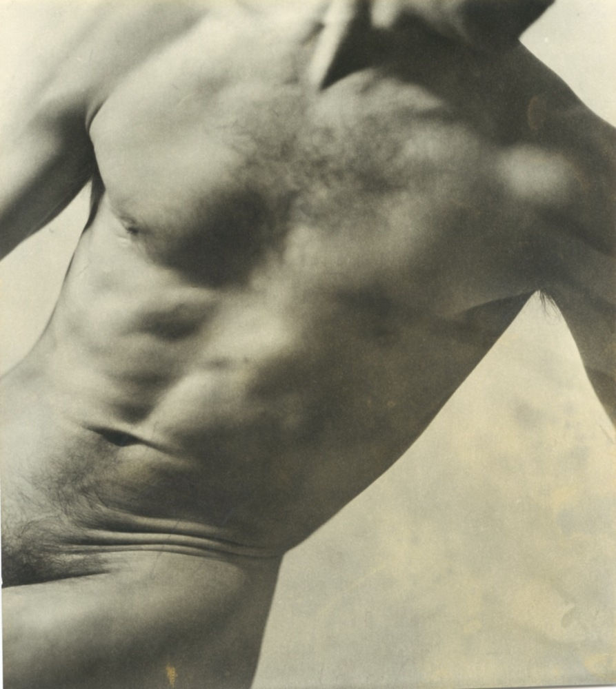 Laure Albin Guillot Sans titre Tirage gélatino-argentique d'époque 12 x 10,5 cm 4.72 x 3.94 in
