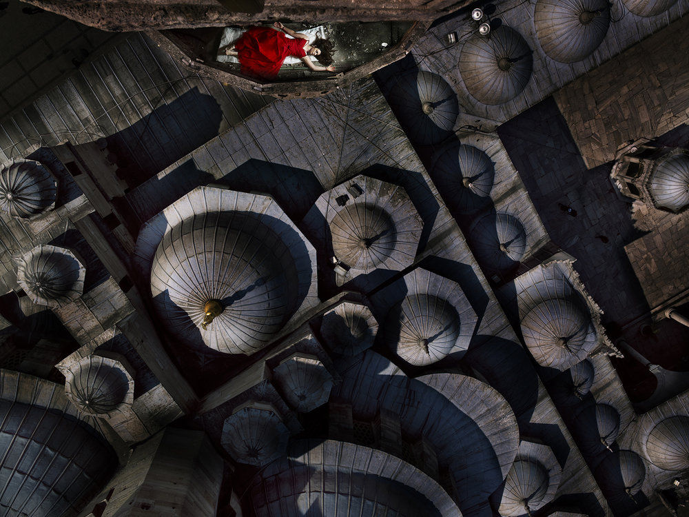 Nicolas Henry, Minaret robe rouge, Istanbul, 2019