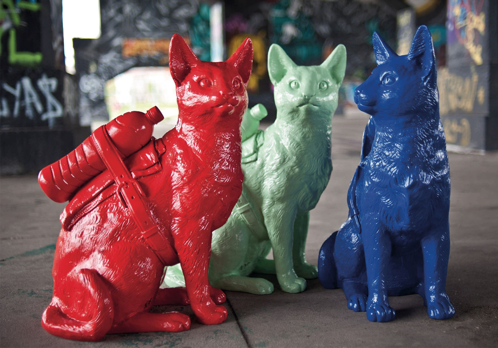 William Sweetlove, Cloned Cat with Pet Bottle, 2011