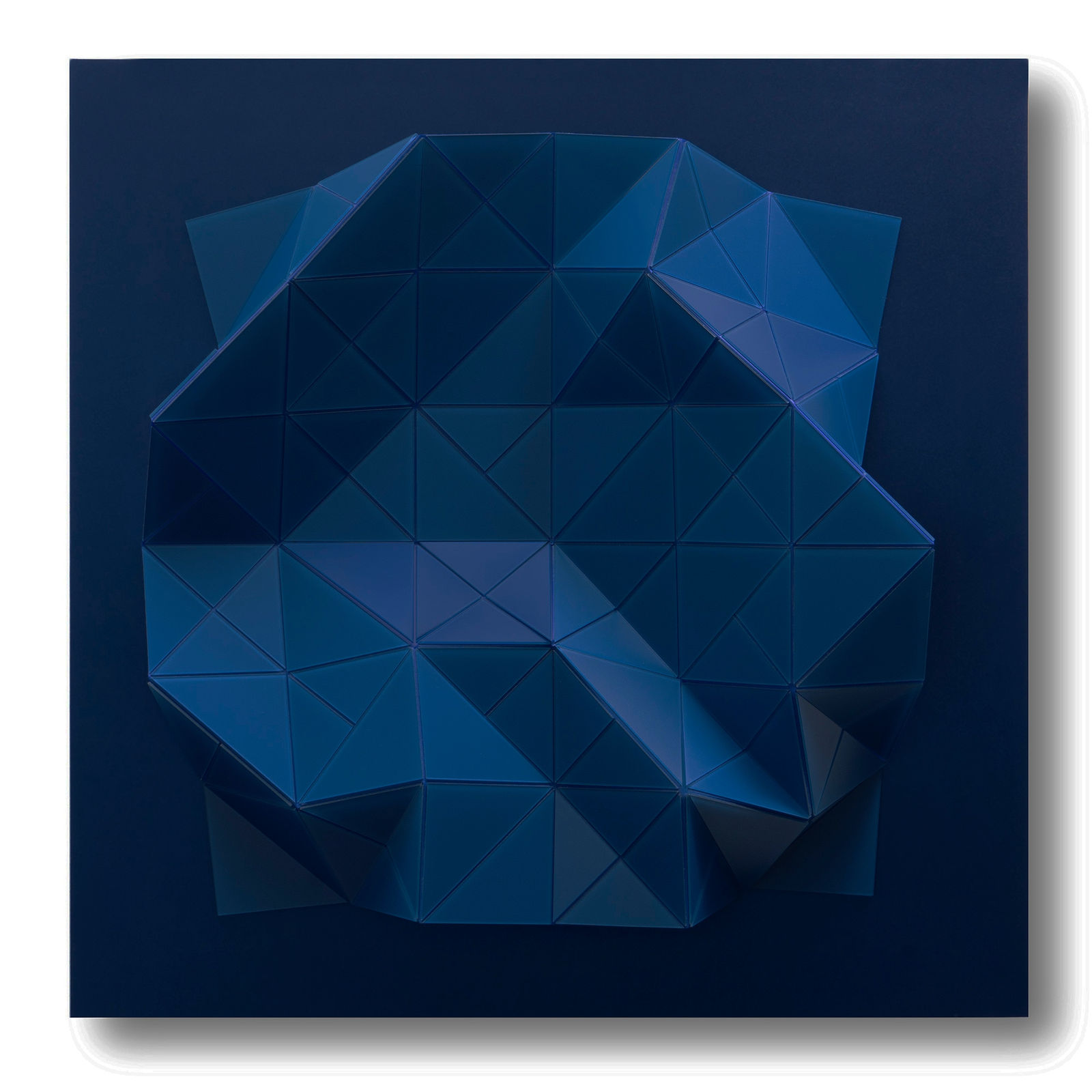 Sandra Szkolnik, Pliegues monocromáticos / Azul profundo, 2023