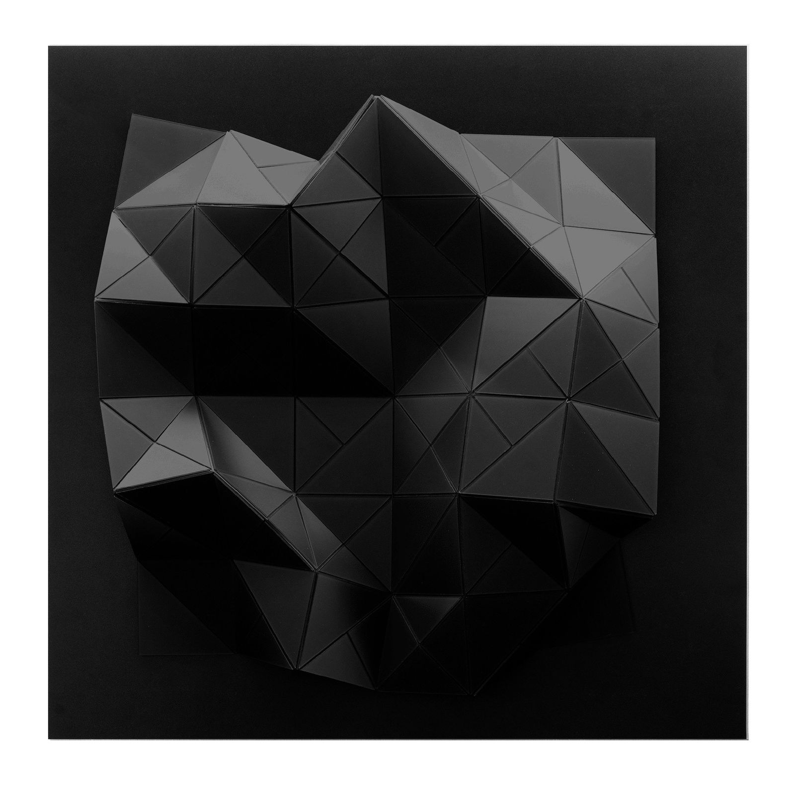 Sandra Szkolnik, Pliegues monocromáticos / Negro, 2023