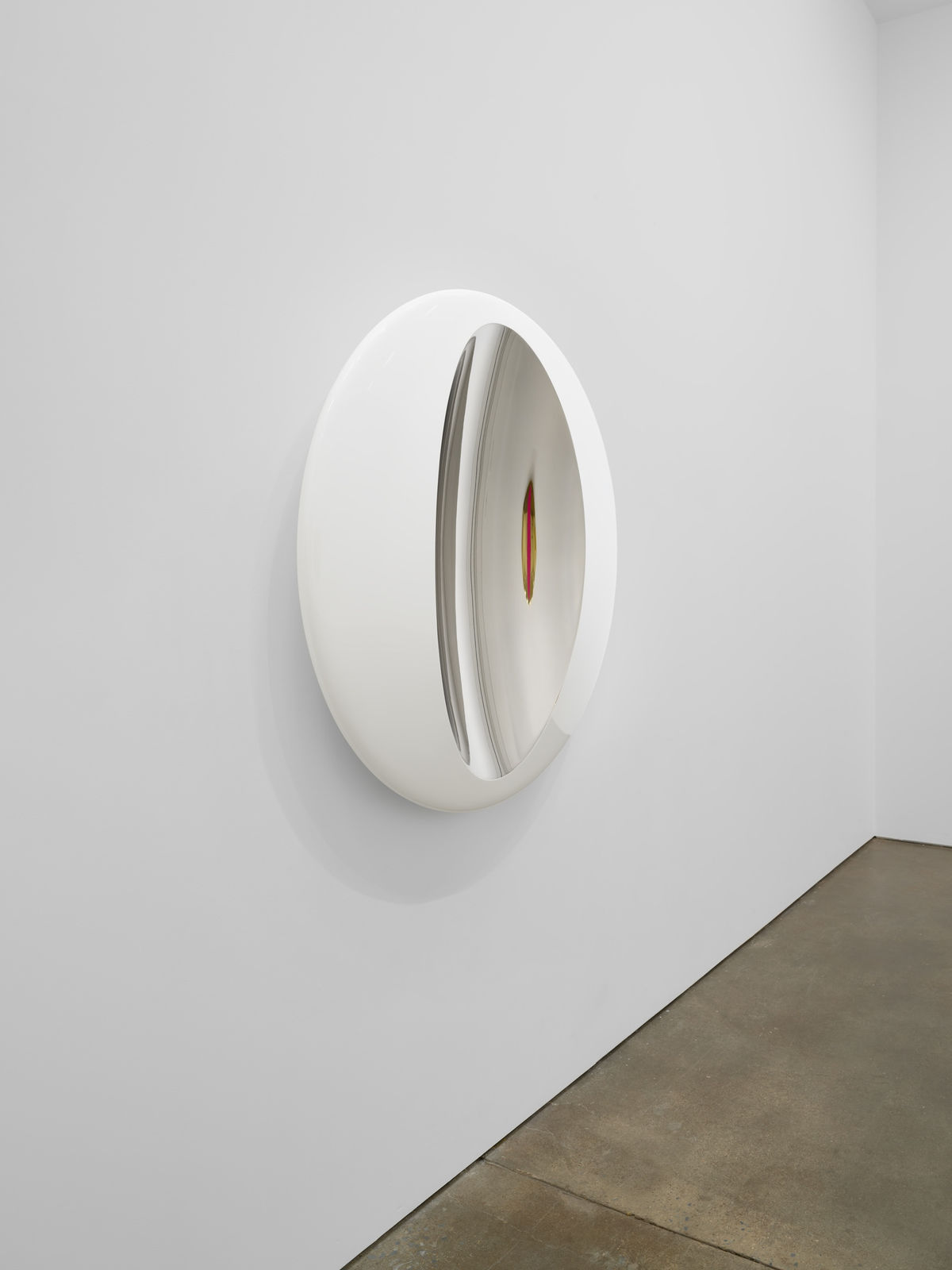 Mark Eisen, White disc with concave silver ellipse, 2017