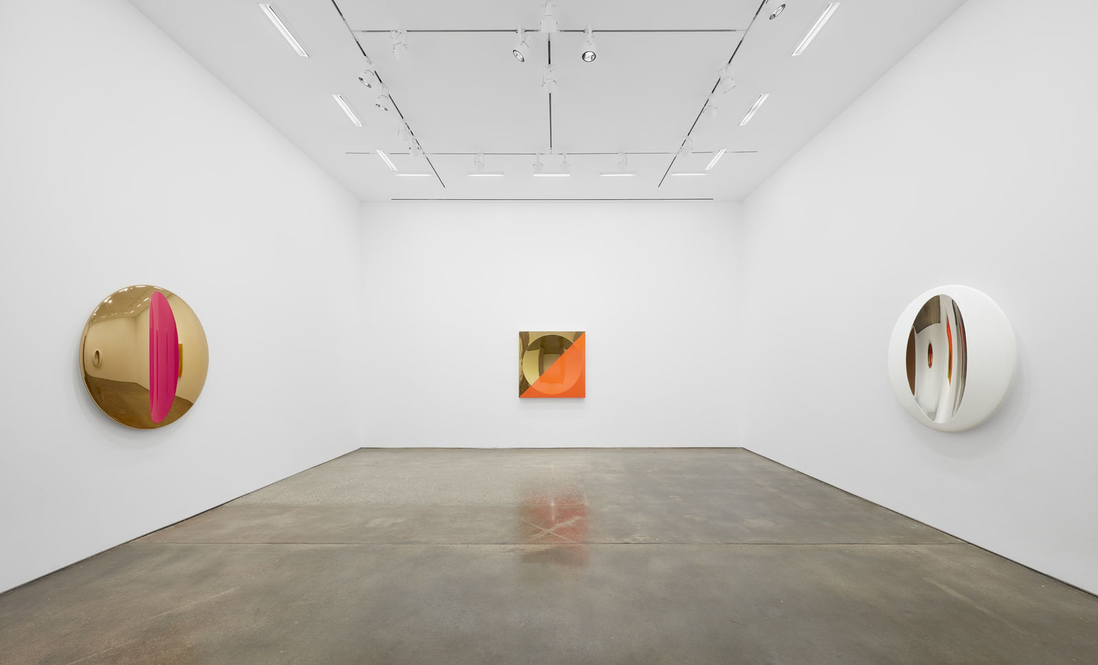 Mark Eisen, Gold disc with concave fuchsia ellipse, 2022