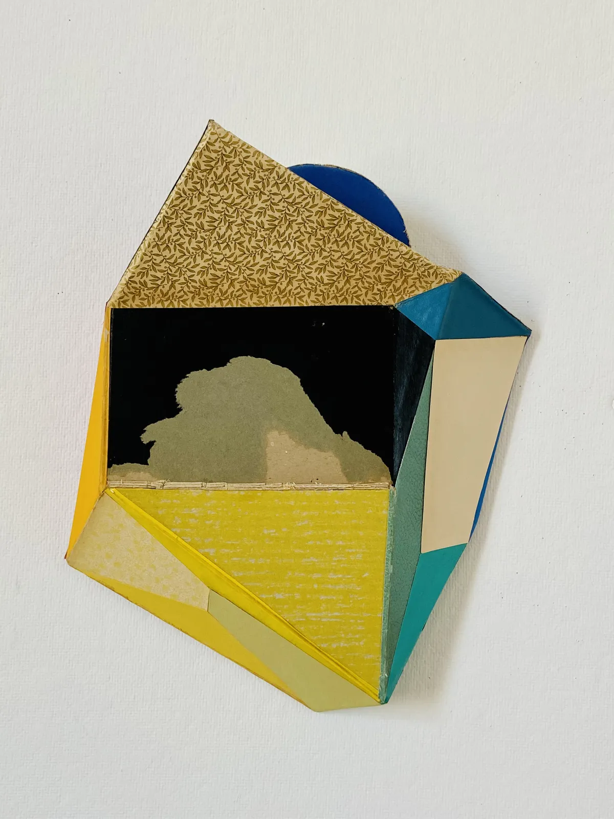 Conny Goelz Schmitt, Shy Moon, 2021